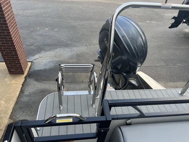 2025 Veranda VR22RC Deluxe Tri-Toon - 22