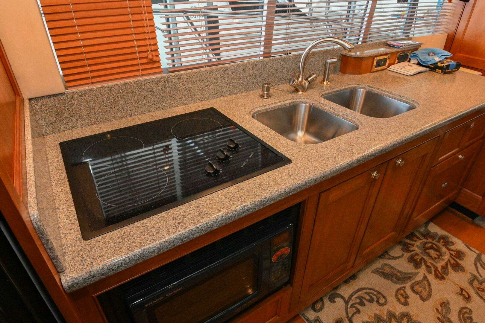 2002 Cruisers Yachts 5000 Sedan Sport - Image 34