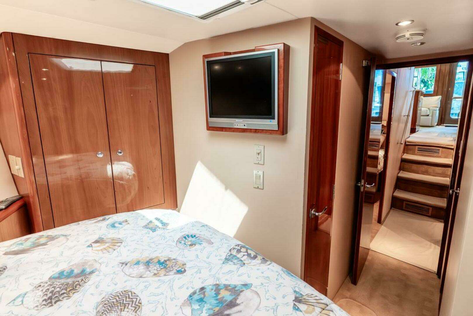 2005 Hatteras 50 Convertible - Image 18
