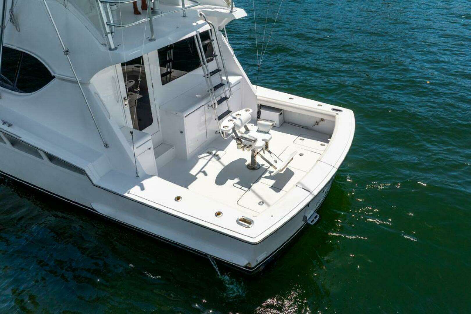 2005 Hatteras 50 Convertible - Image 6