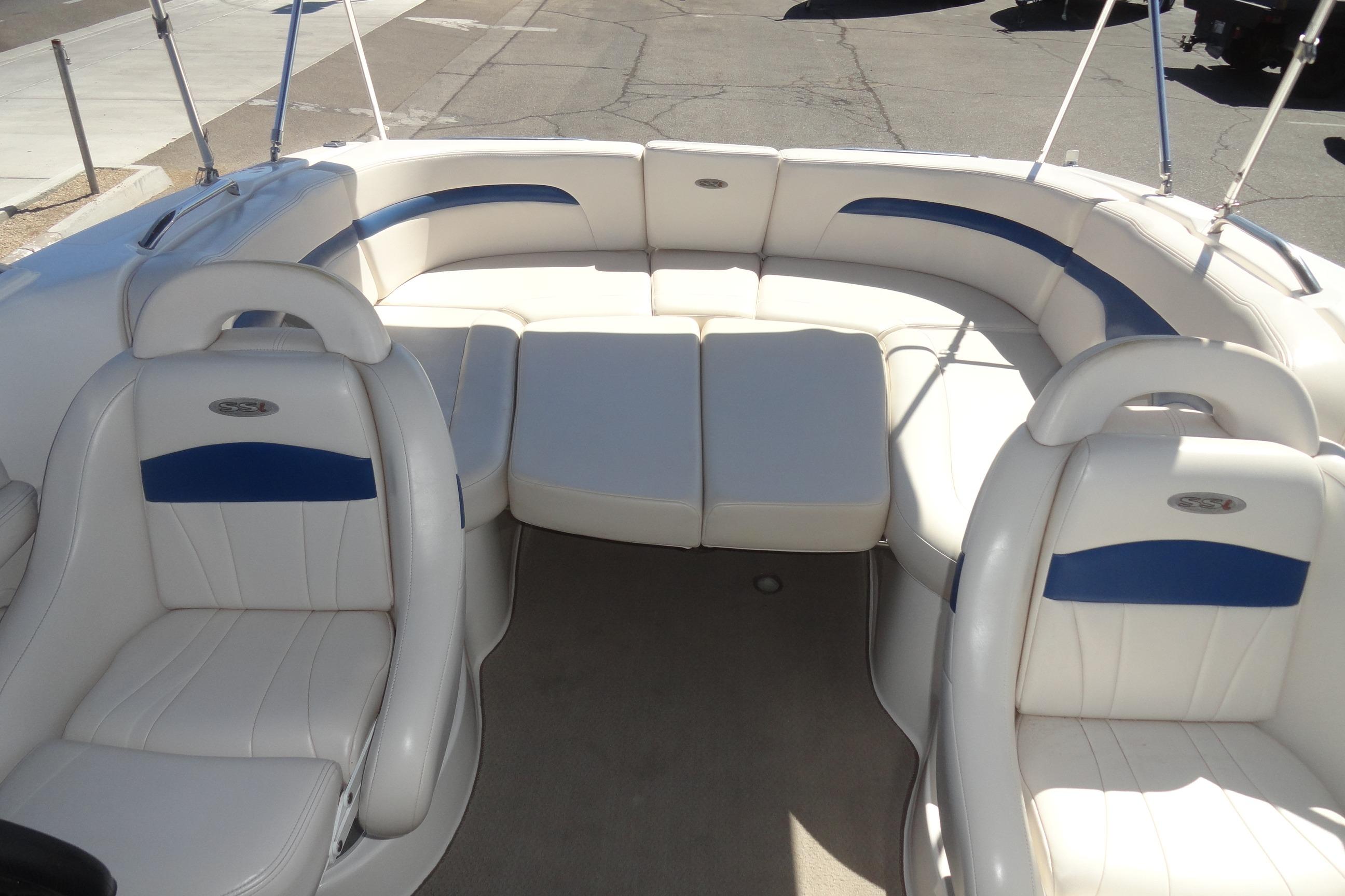 2001 Chaparral 265 SSi boat interior with white and blue seating.