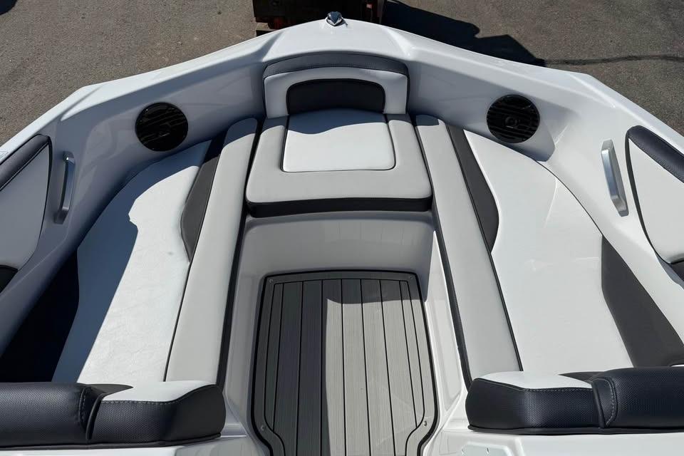 2026 Yamaha Boats 195S interior with sleek seating and modern design.