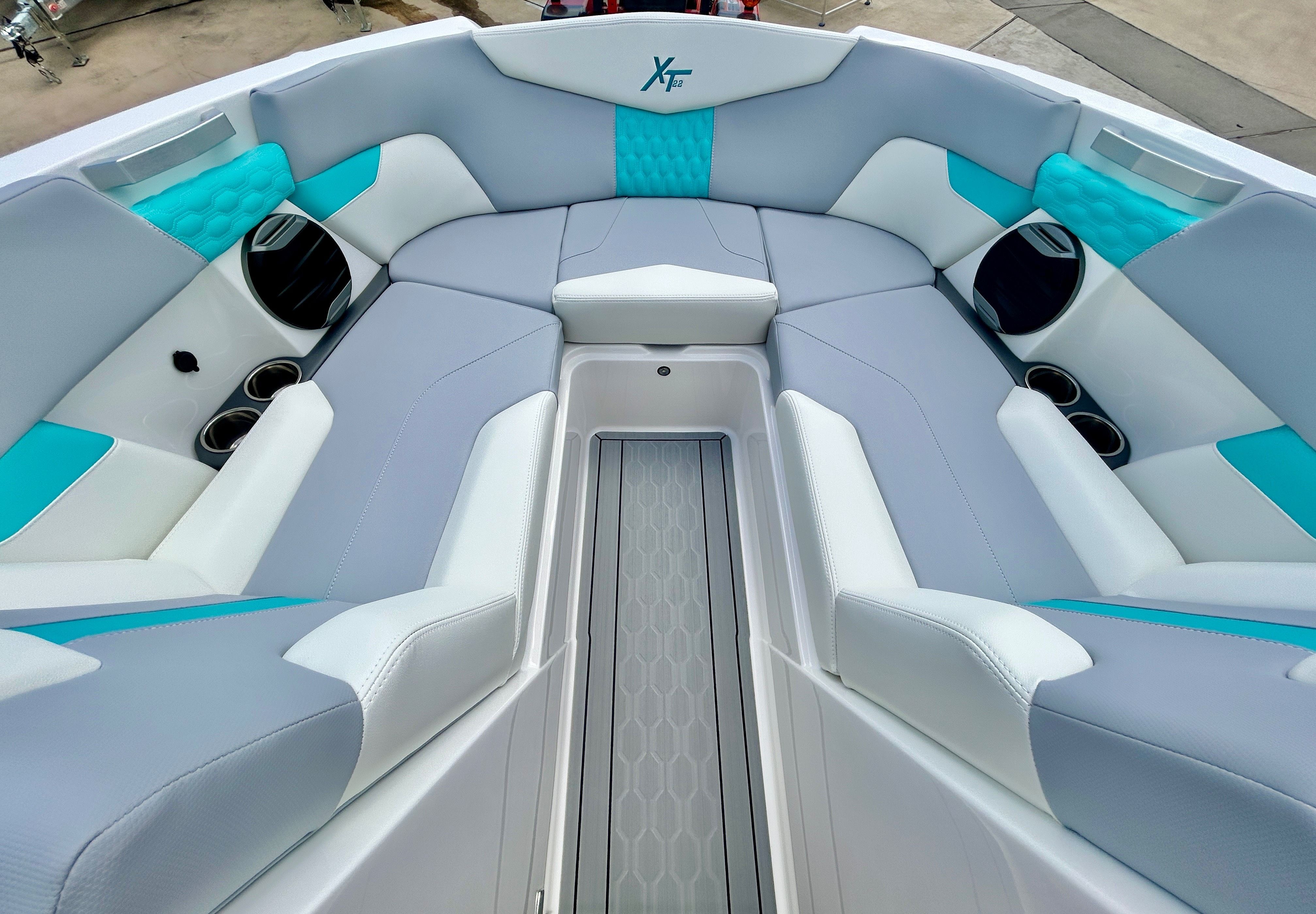 2026 MasterCraft XT22 - 19
