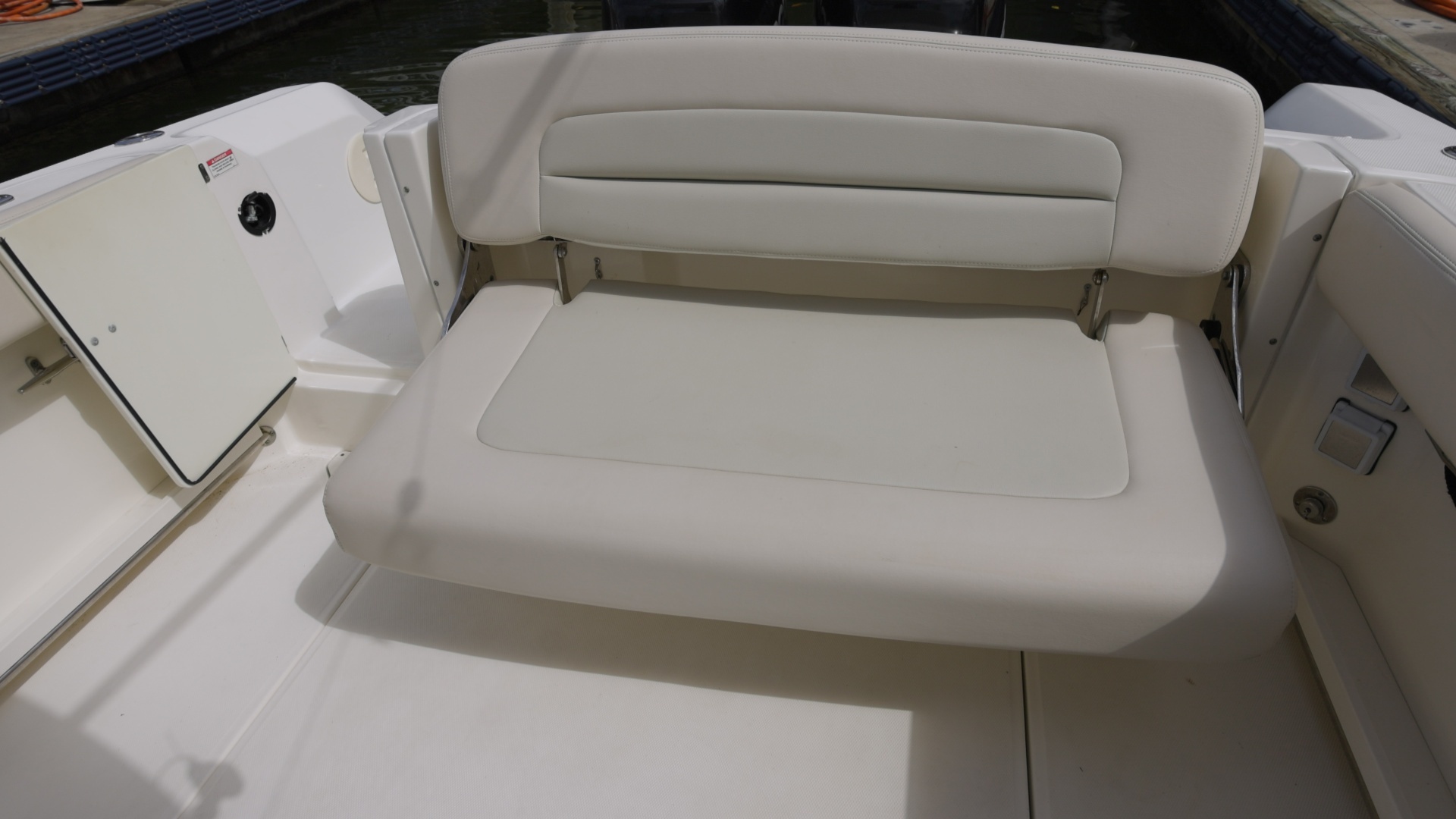 2014 Boston Whaler Vantage - Image 8