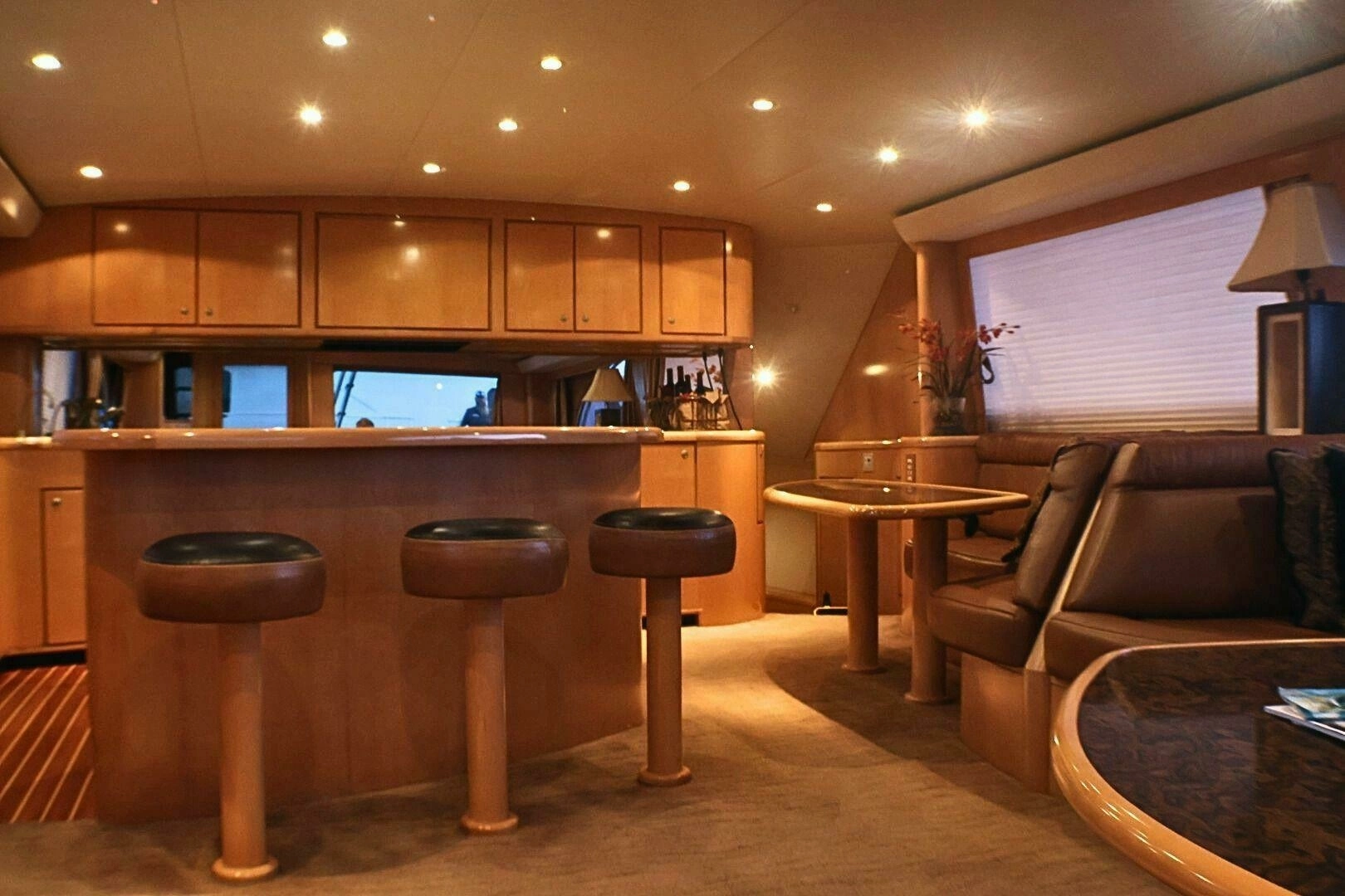 2001 Donzi 73 Sport Yacht - Image 17