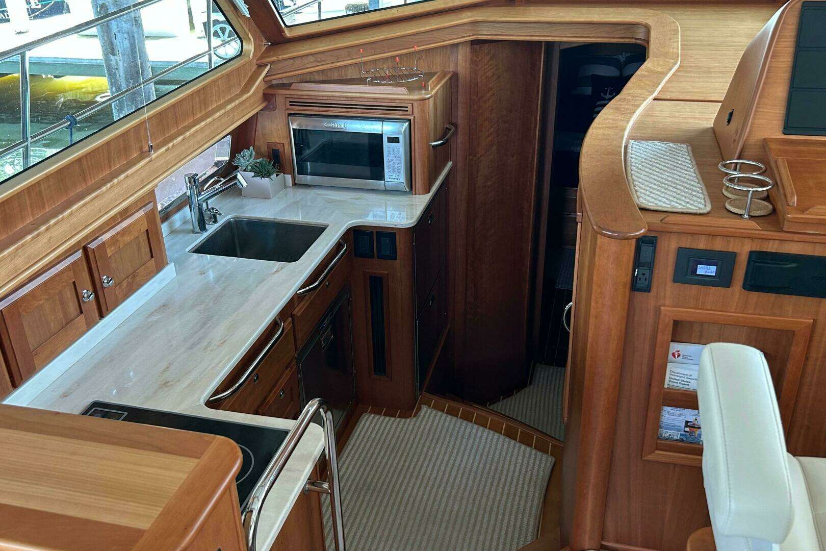2022 Sabre 45 Salon Express - Image 25