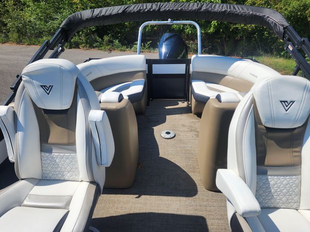 Interior of 2023 Viaggio Diamante 26U Platinum with luxurious seating.