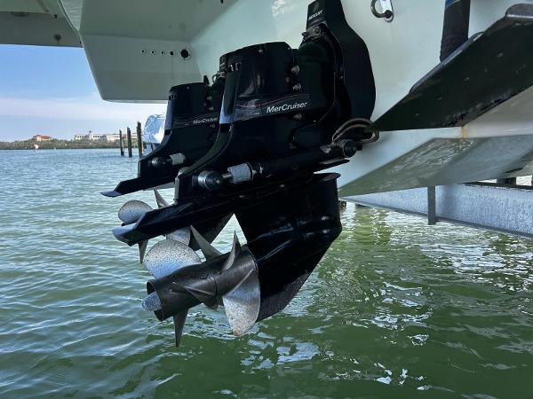 2017 Formula 350 Crossover Bowrider - 16
