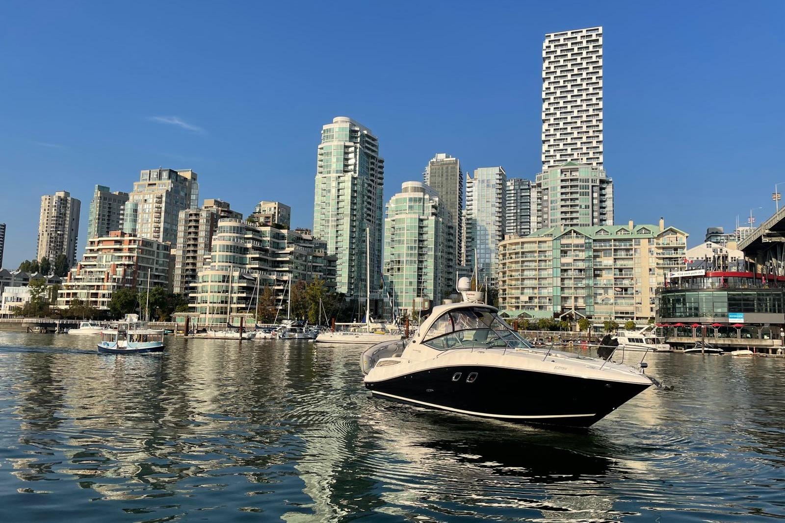 2013 Sea Ray Sundancer 330