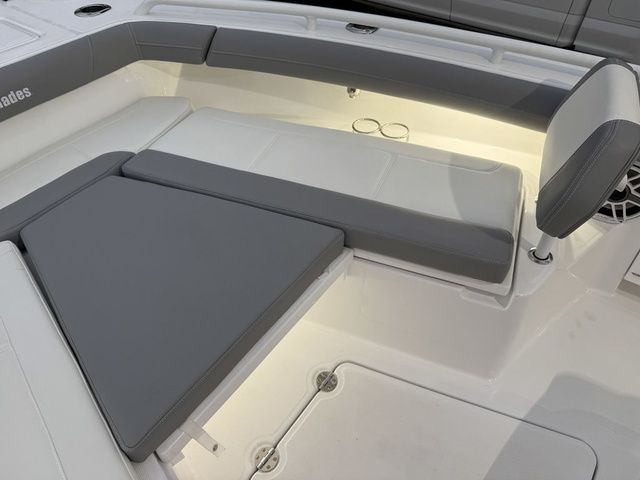 2026 Everglades 253 Center Console - 40