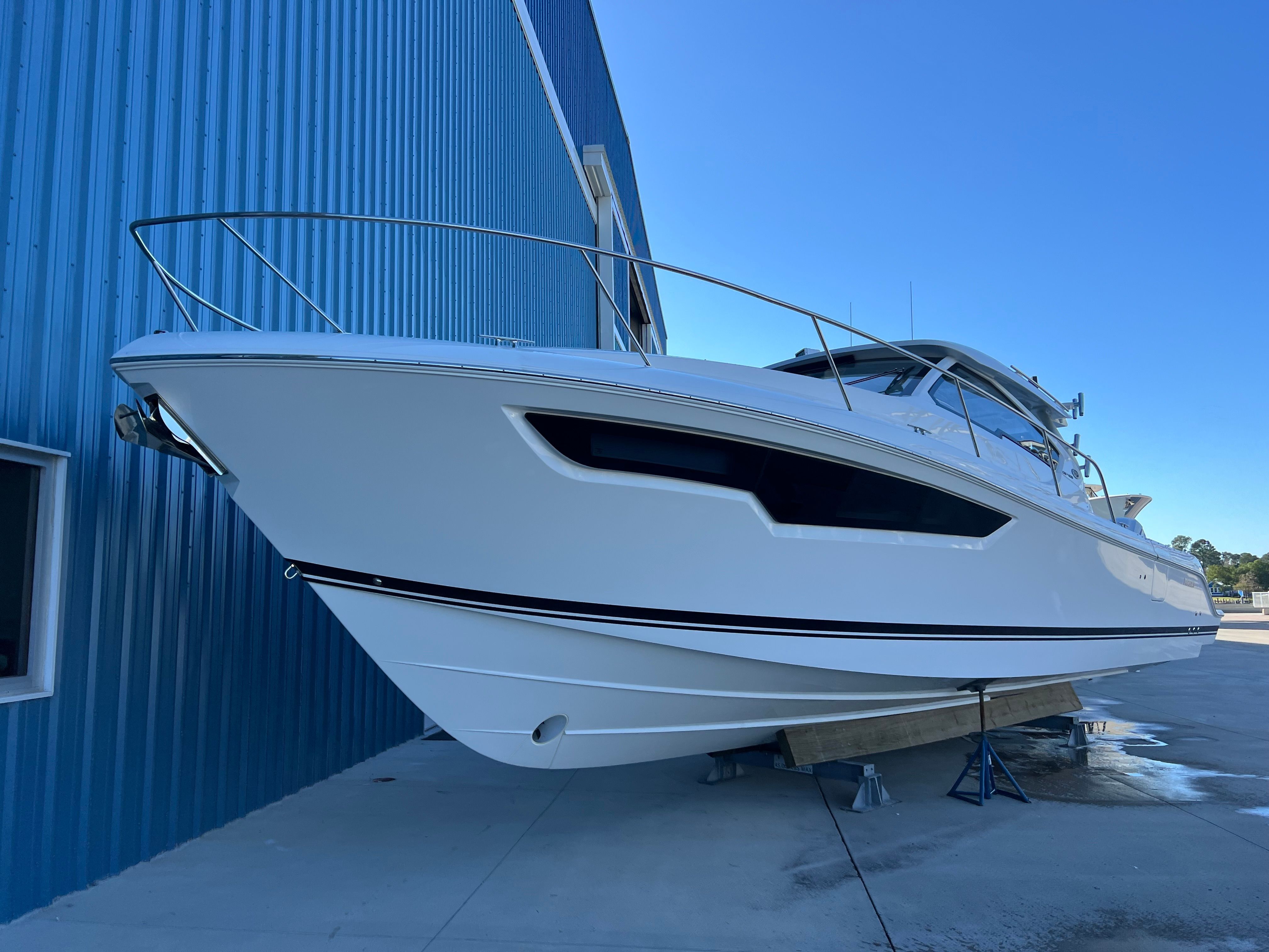 2025 PURSUIT 405 OS - Image 2