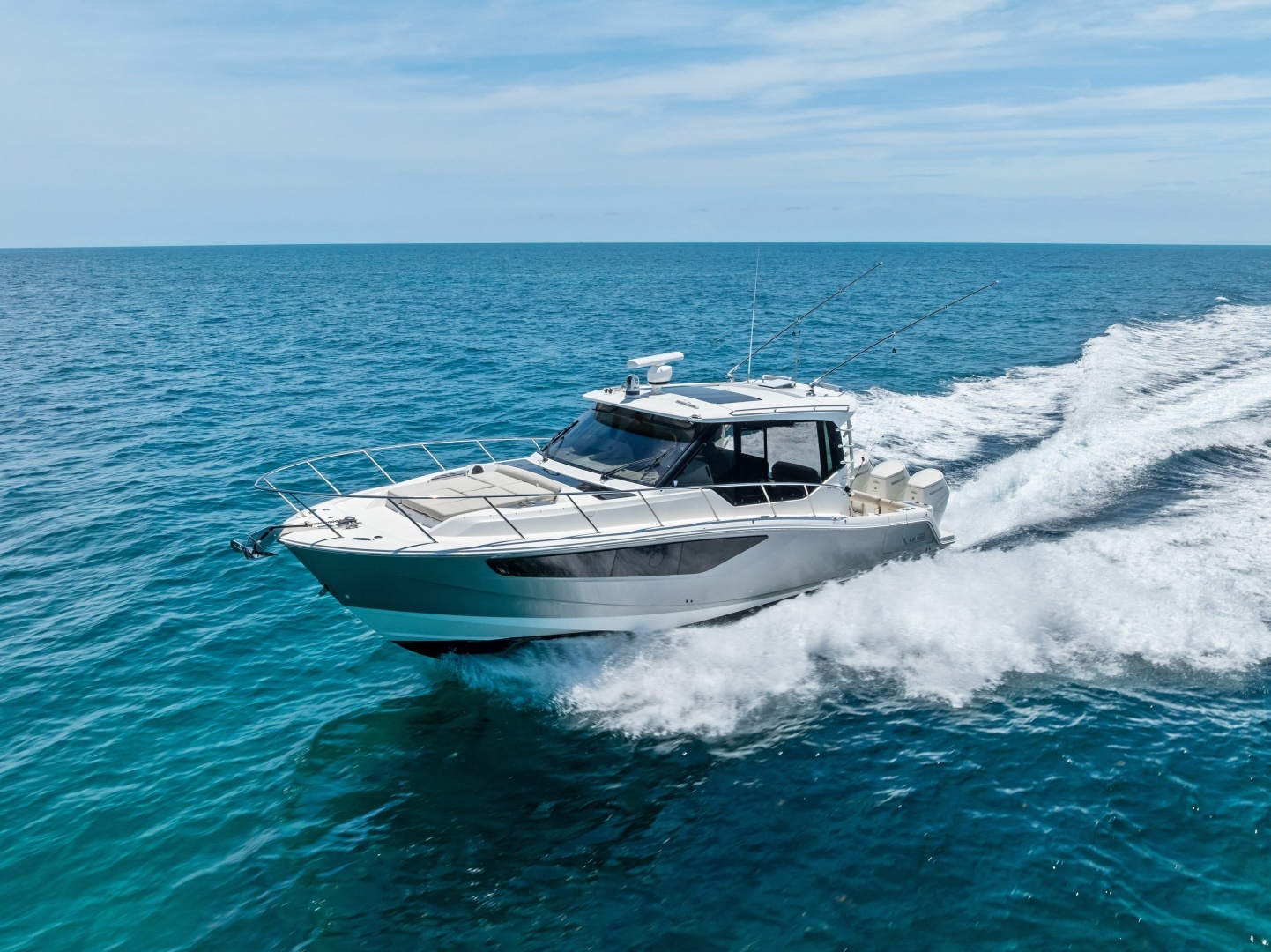 2023 Boston Whaler 405 Conquest - Image 2