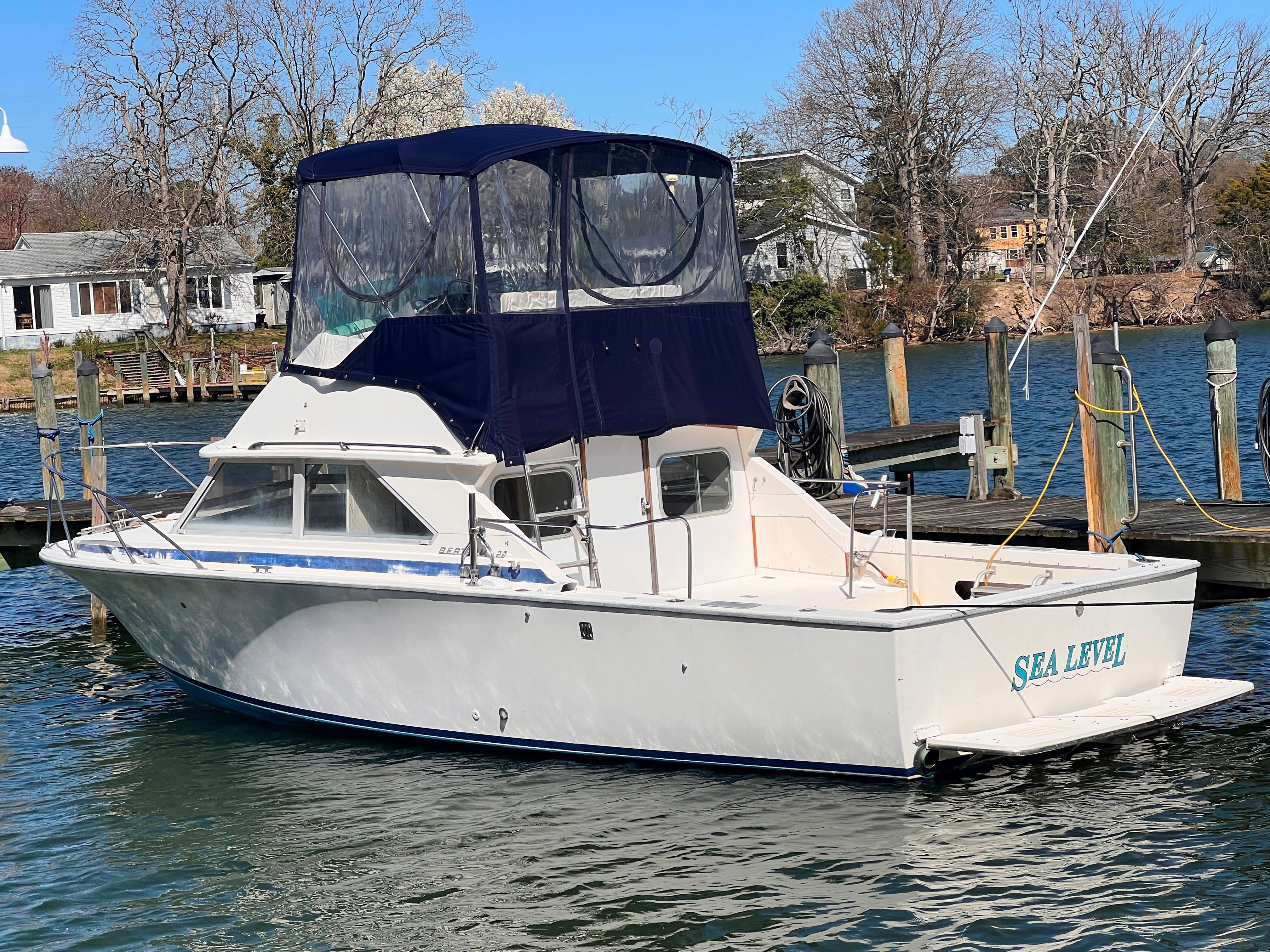 1973 Bertram 28 Flybridge Cruiser - 2