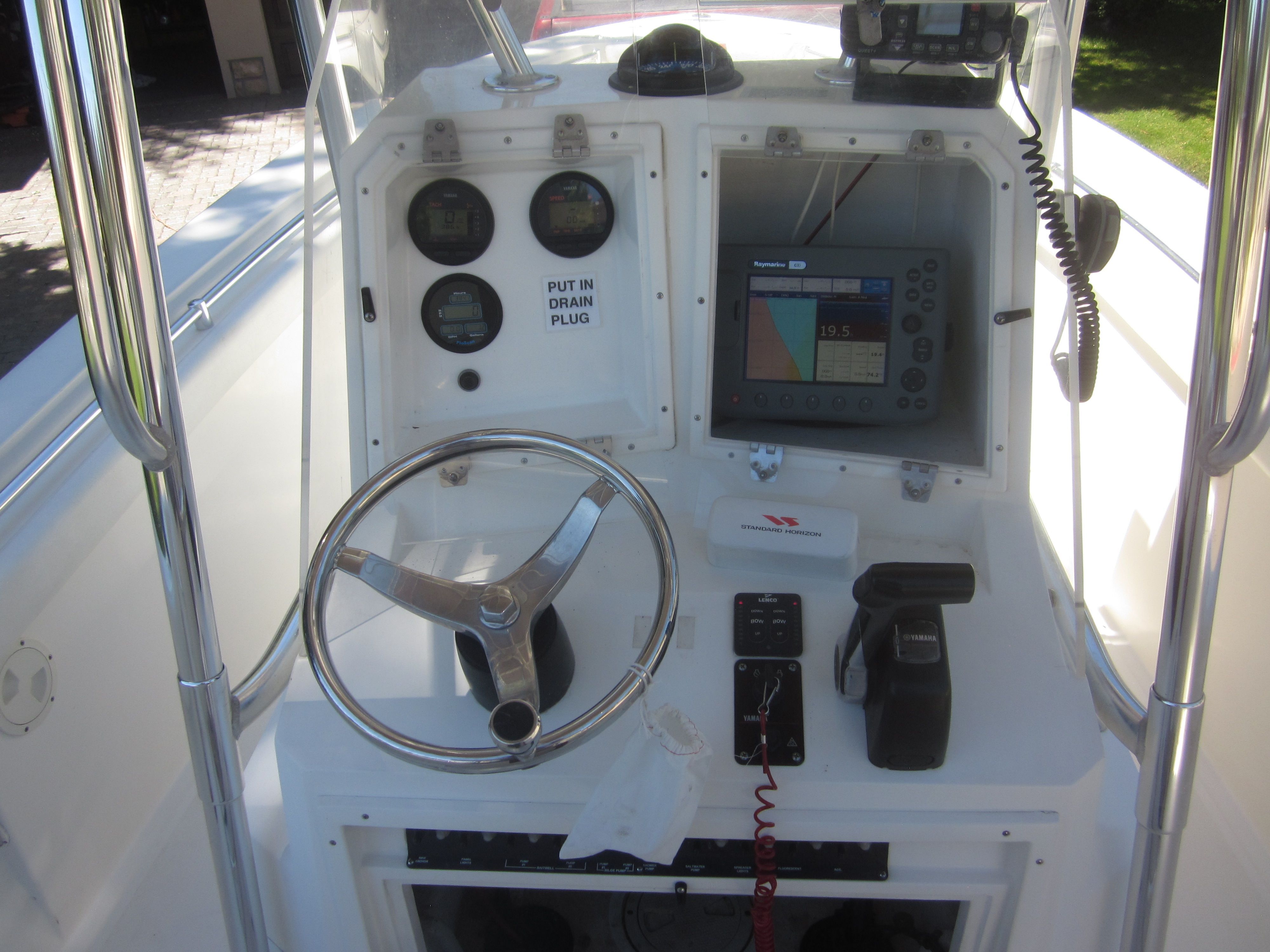 2004 Contender Open 21 Center Console - 10