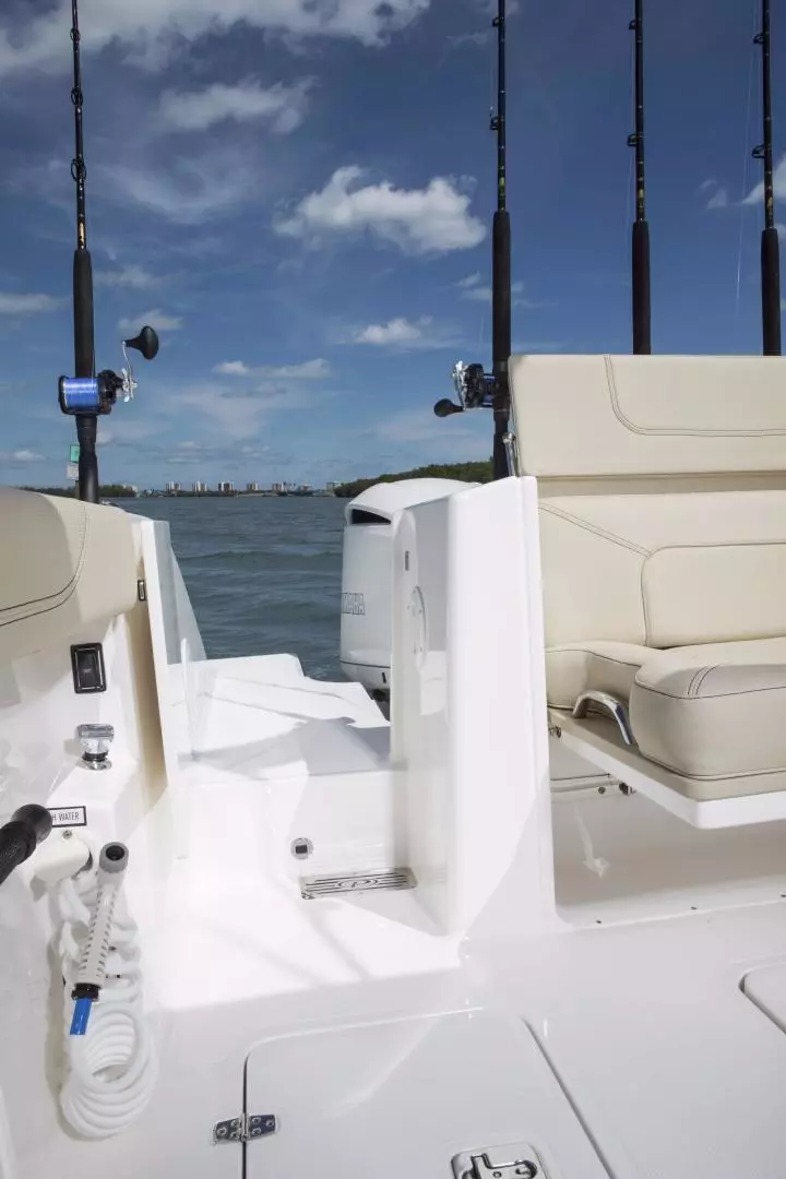 2021 Pursuit S328 - Image 15