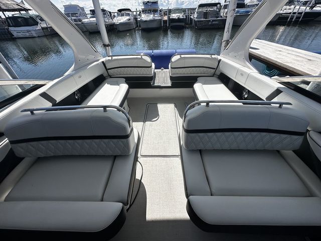 2023 Regal 2800 Bowrider - 17