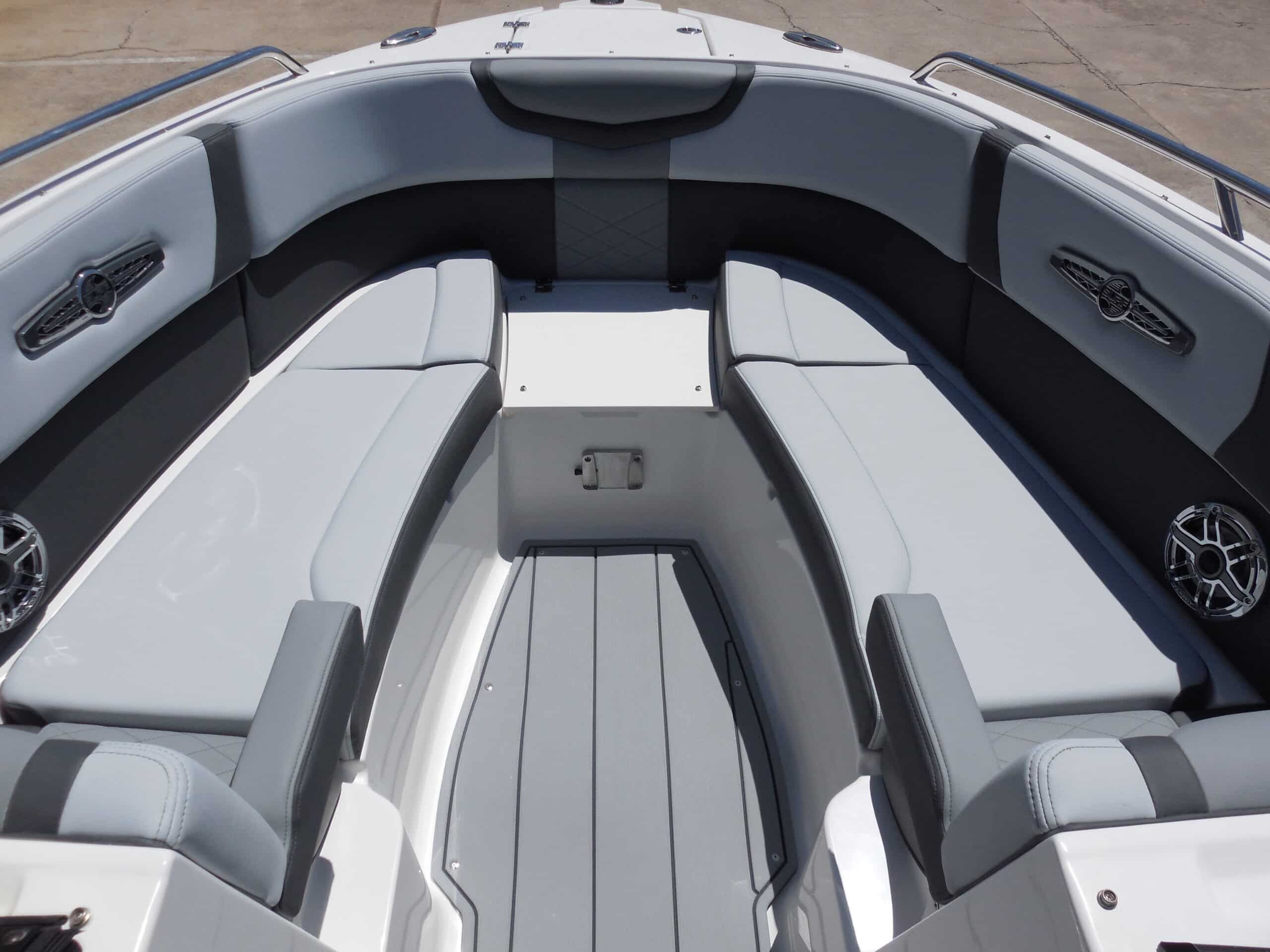 2026 Chaparral GTS 28 - 21