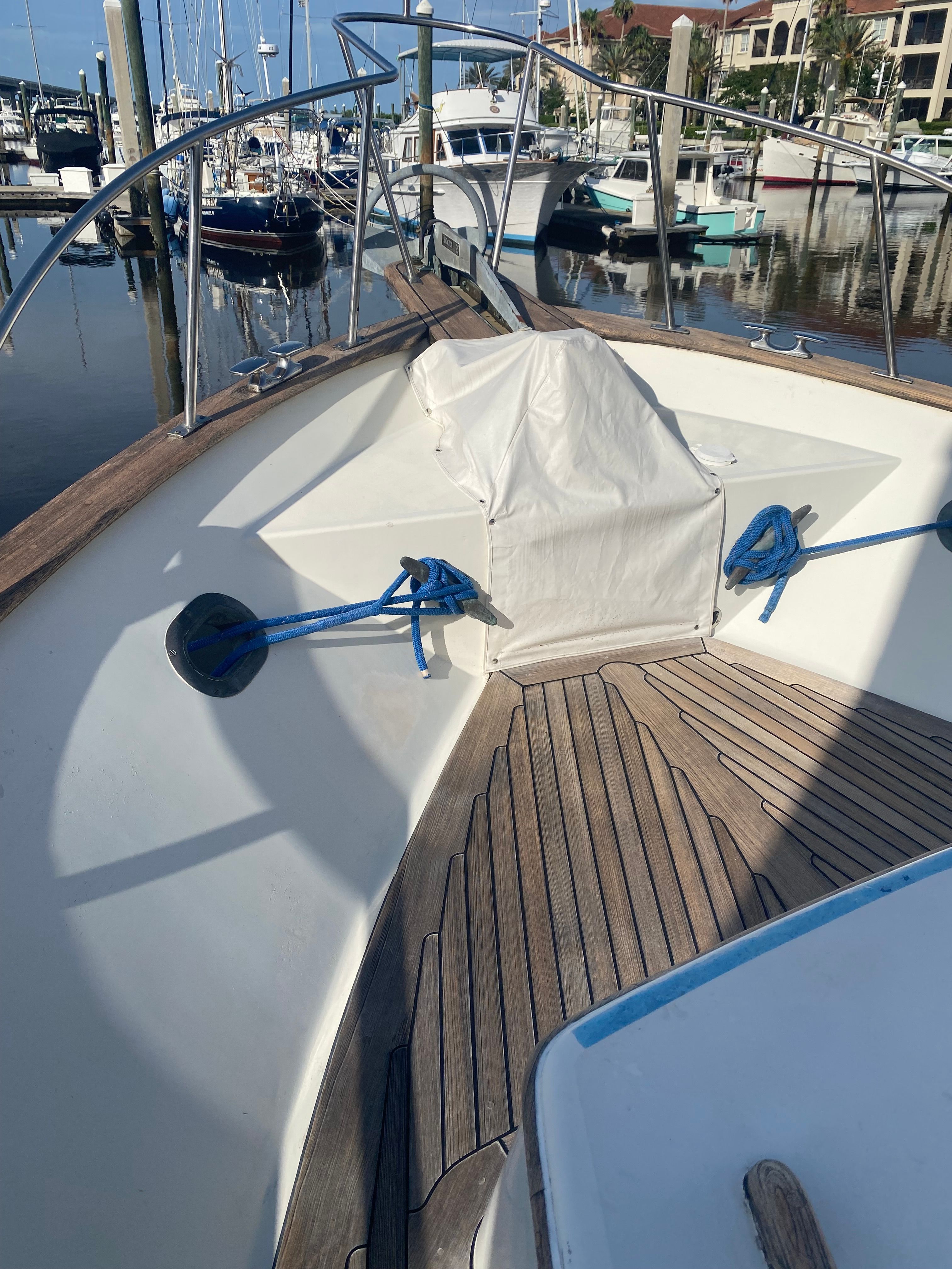 1983 Island Gypsy 44 Flush Deck - 10