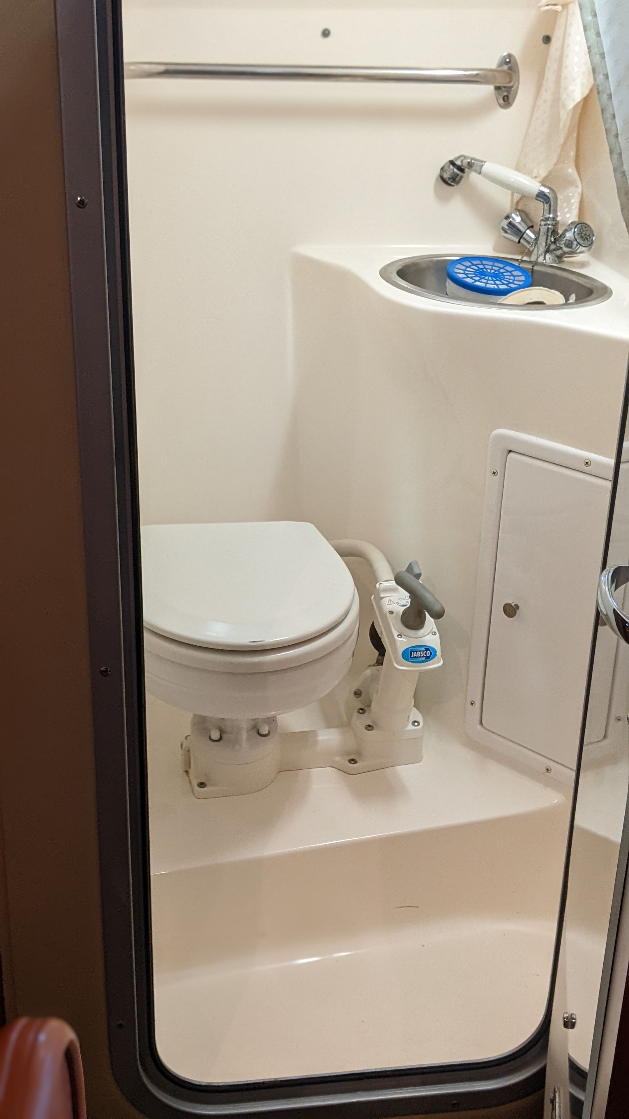 2006 Rinker 250 EC boat bathroom interior view.
