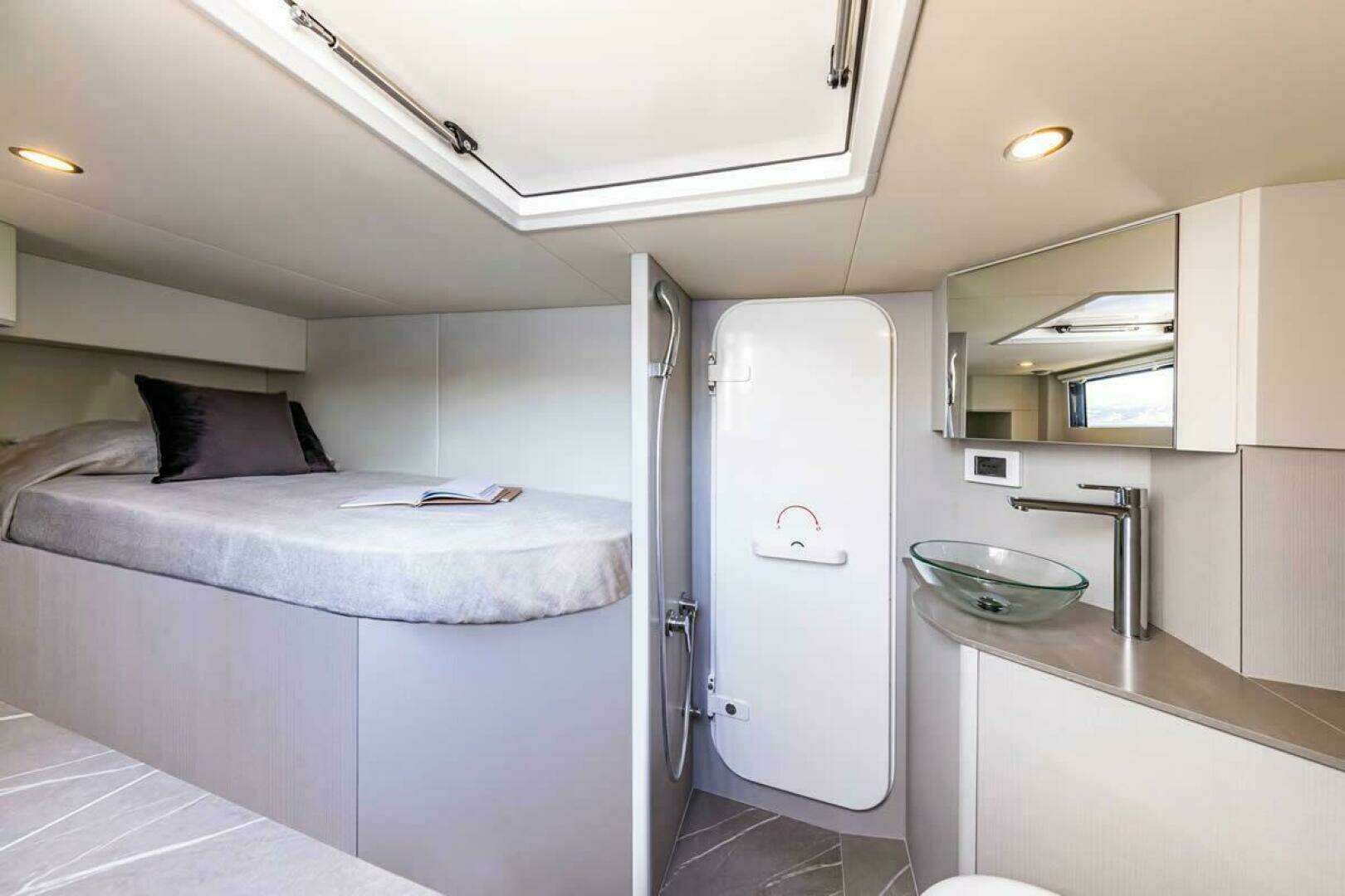 2027 Absolute 53 Navetta - Image 16