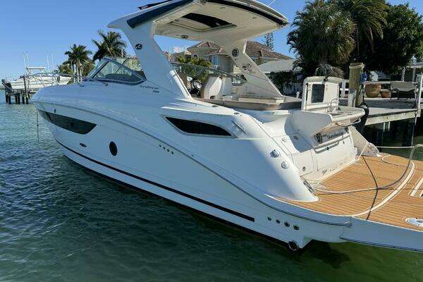 2016 Sea Ray 350 Sundancer