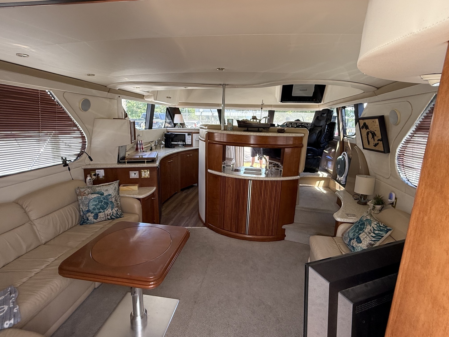 1999 Carver 450 Voyager - Image 25