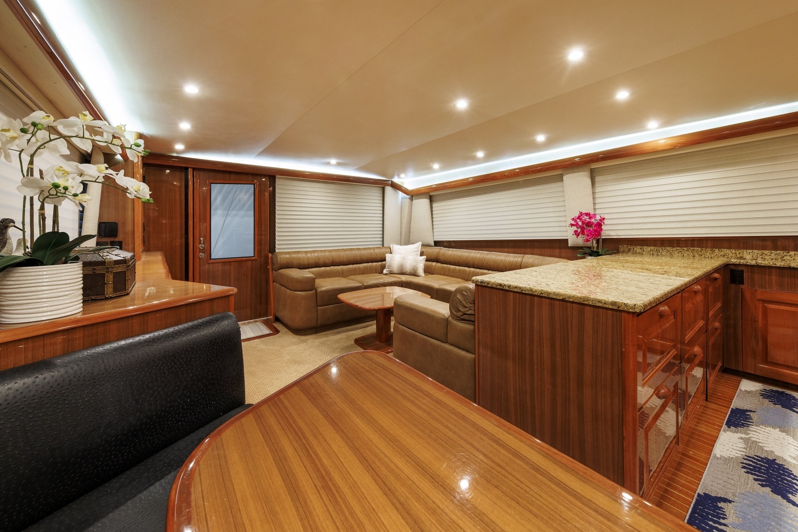 2005 Viking 61 Convertible - Image 4
