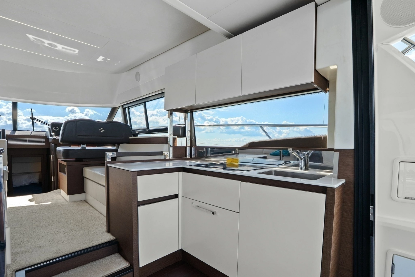 2020 Prestige 460 Flybridge - Image 35