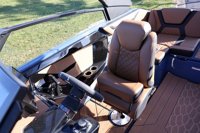 2026 Yamaha Boats 222 XD BOTH COLORS AVAILABLE - 17