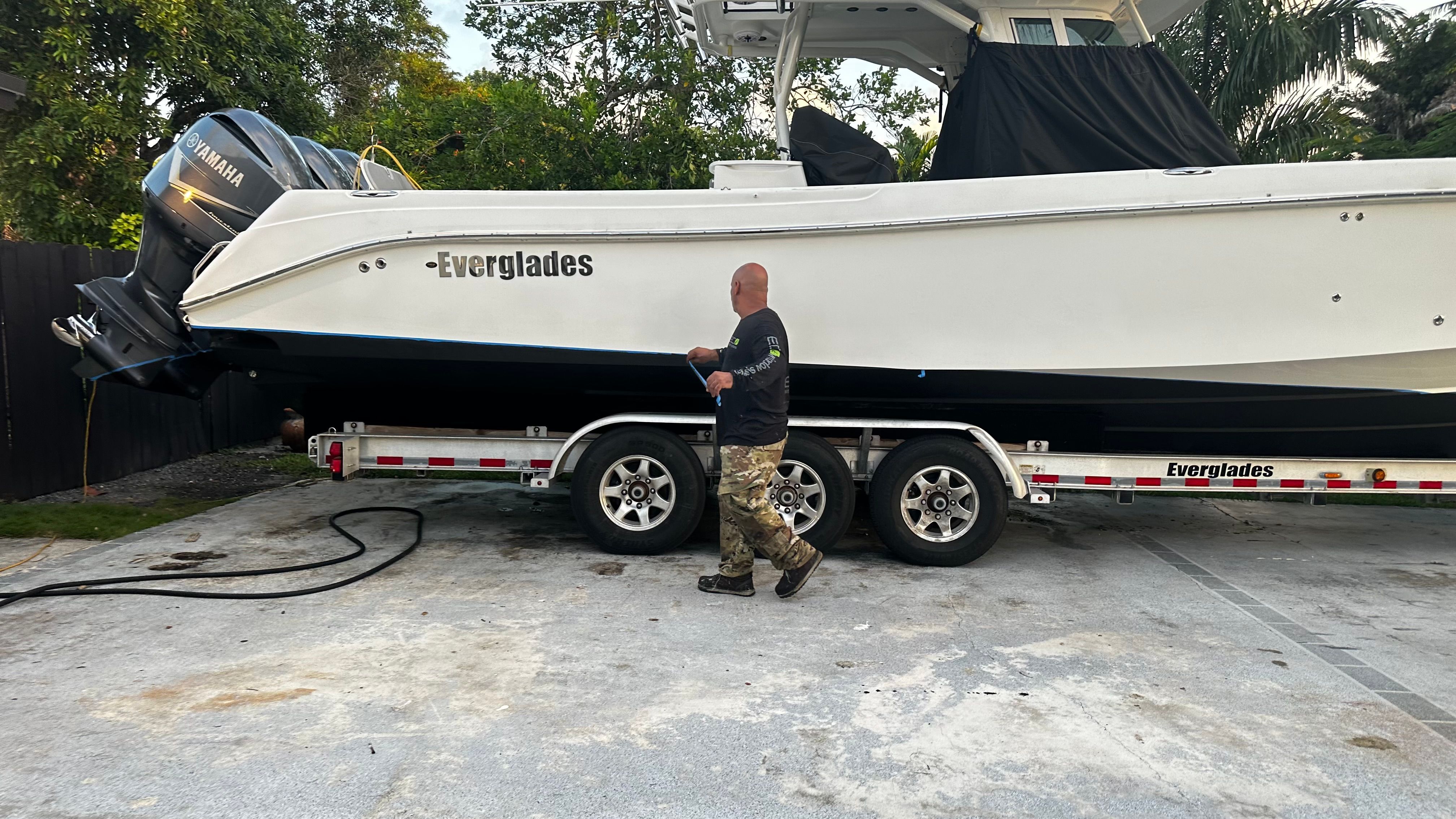 2009 Everglades 365 Center Console - 124