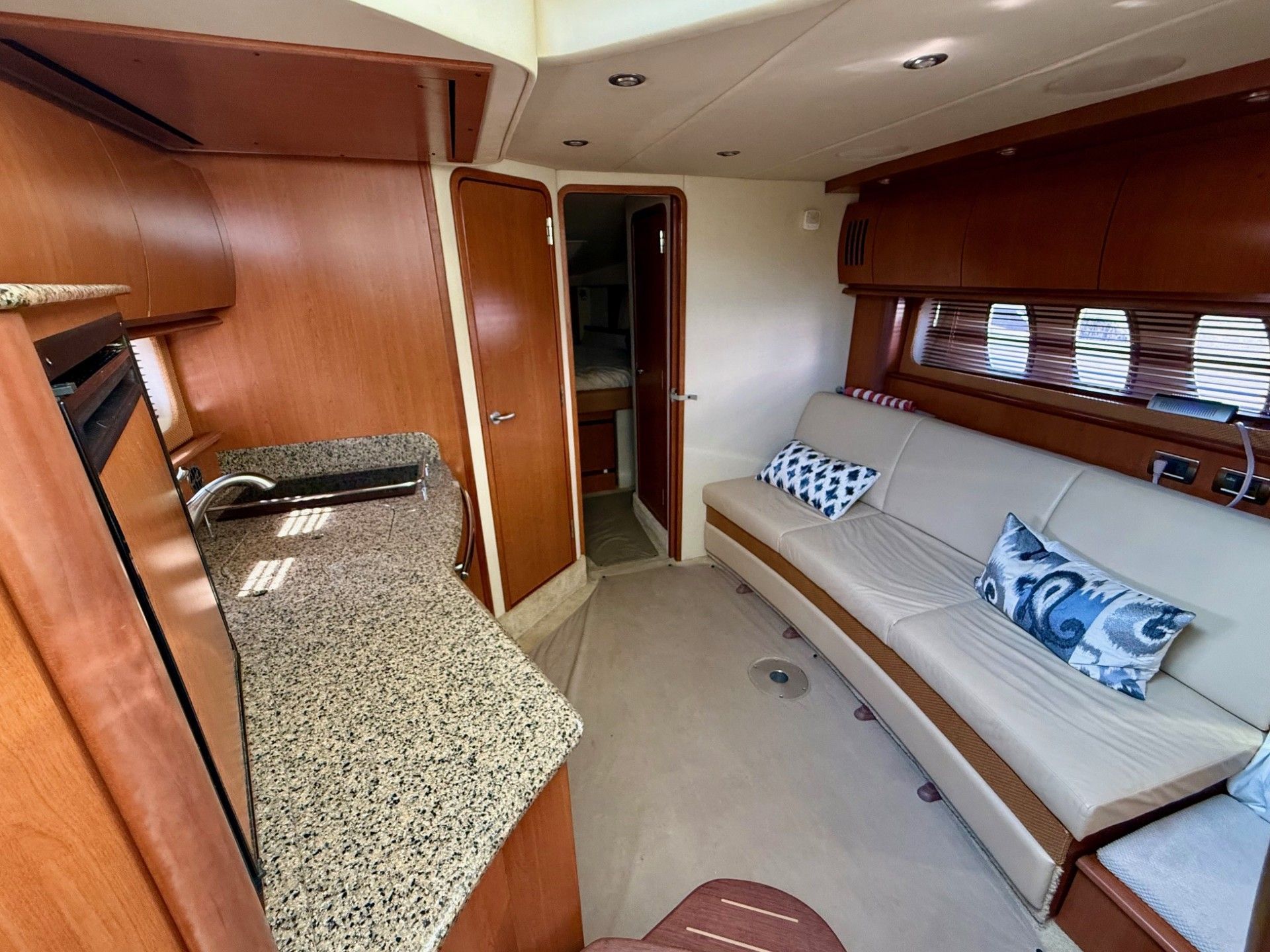 2006 Sea Ray 38 Sundancer - 36