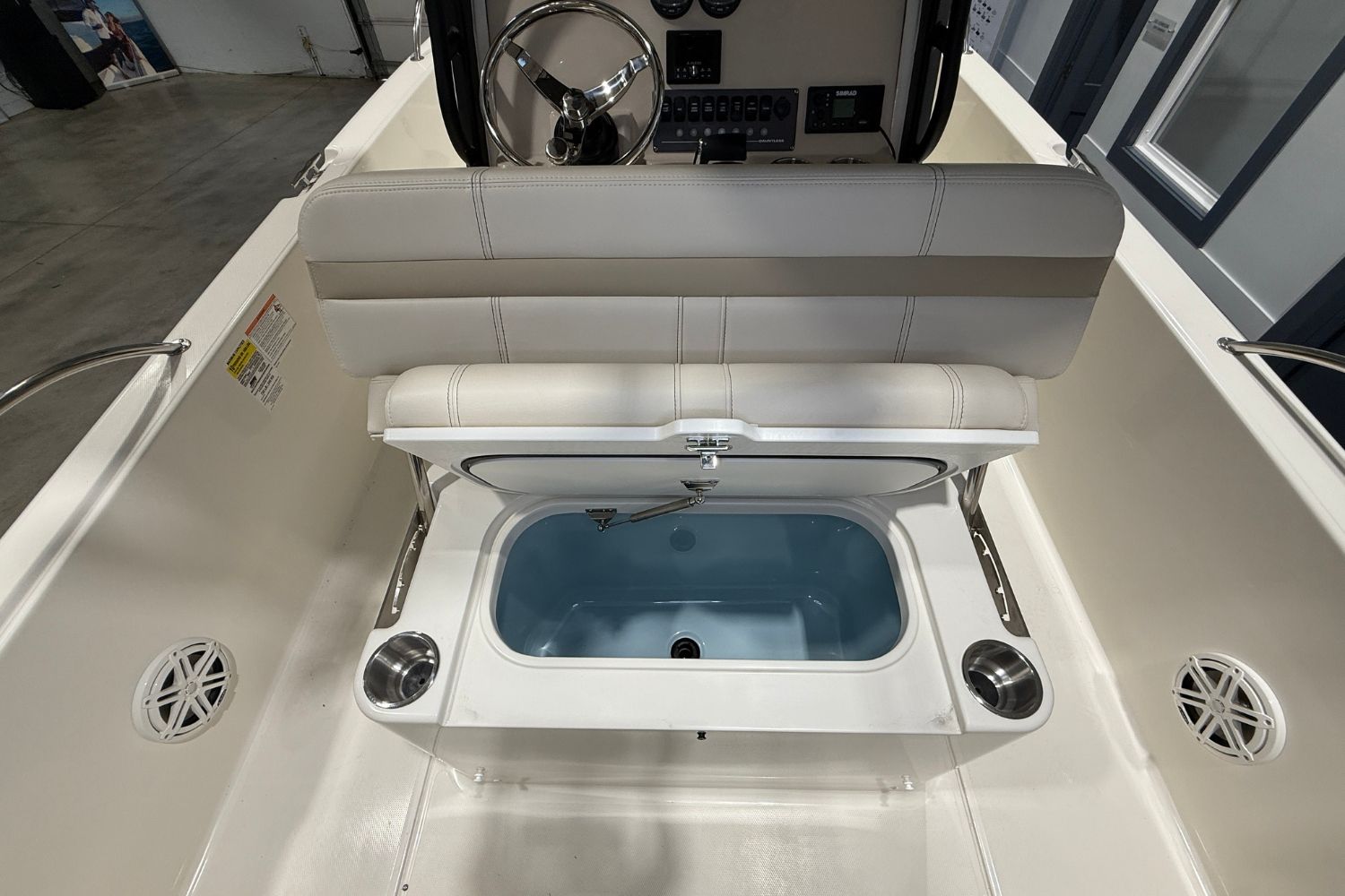 2026 Boston Whaler 250 Dauntless - 14