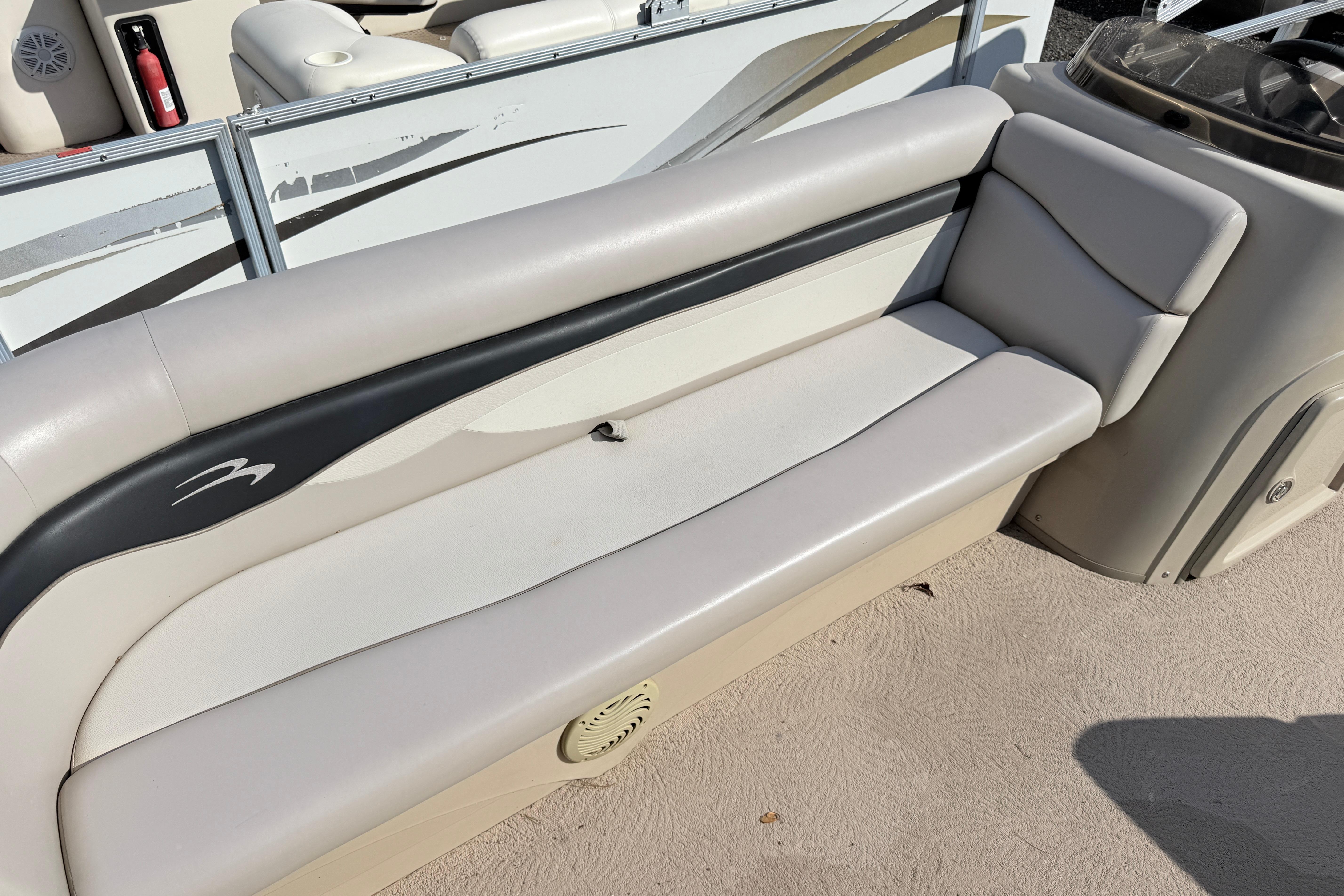 2010 Bennington 20SLi pontoon boat interior with beige seating and console.
