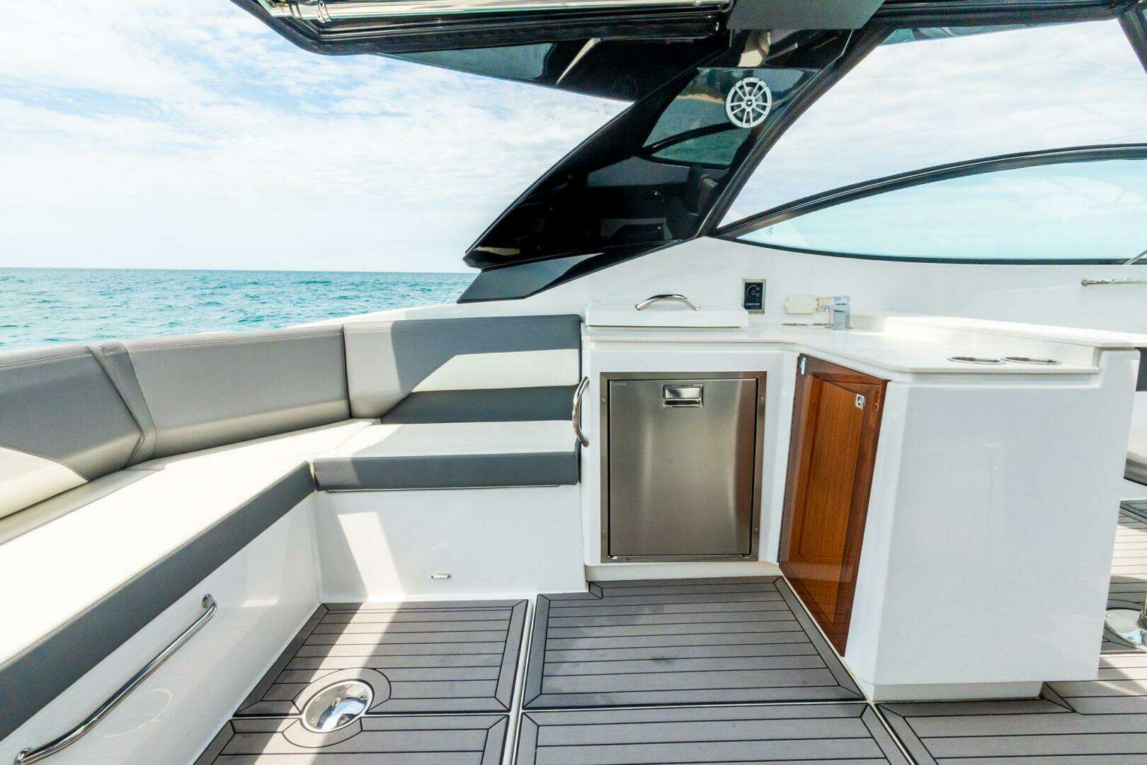 2021 Cruisers Yachts — - Image 33
