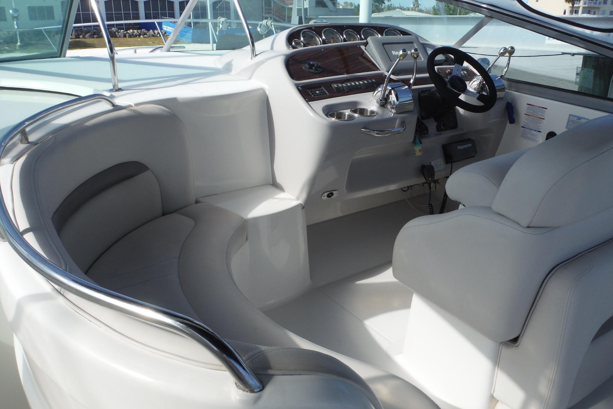 2005 Chaparral Signature 350 boat interior with sleek helm and comfortable seating.