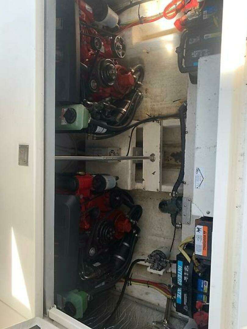 2003 Cruisers Yachts 3372 Express - Image 34