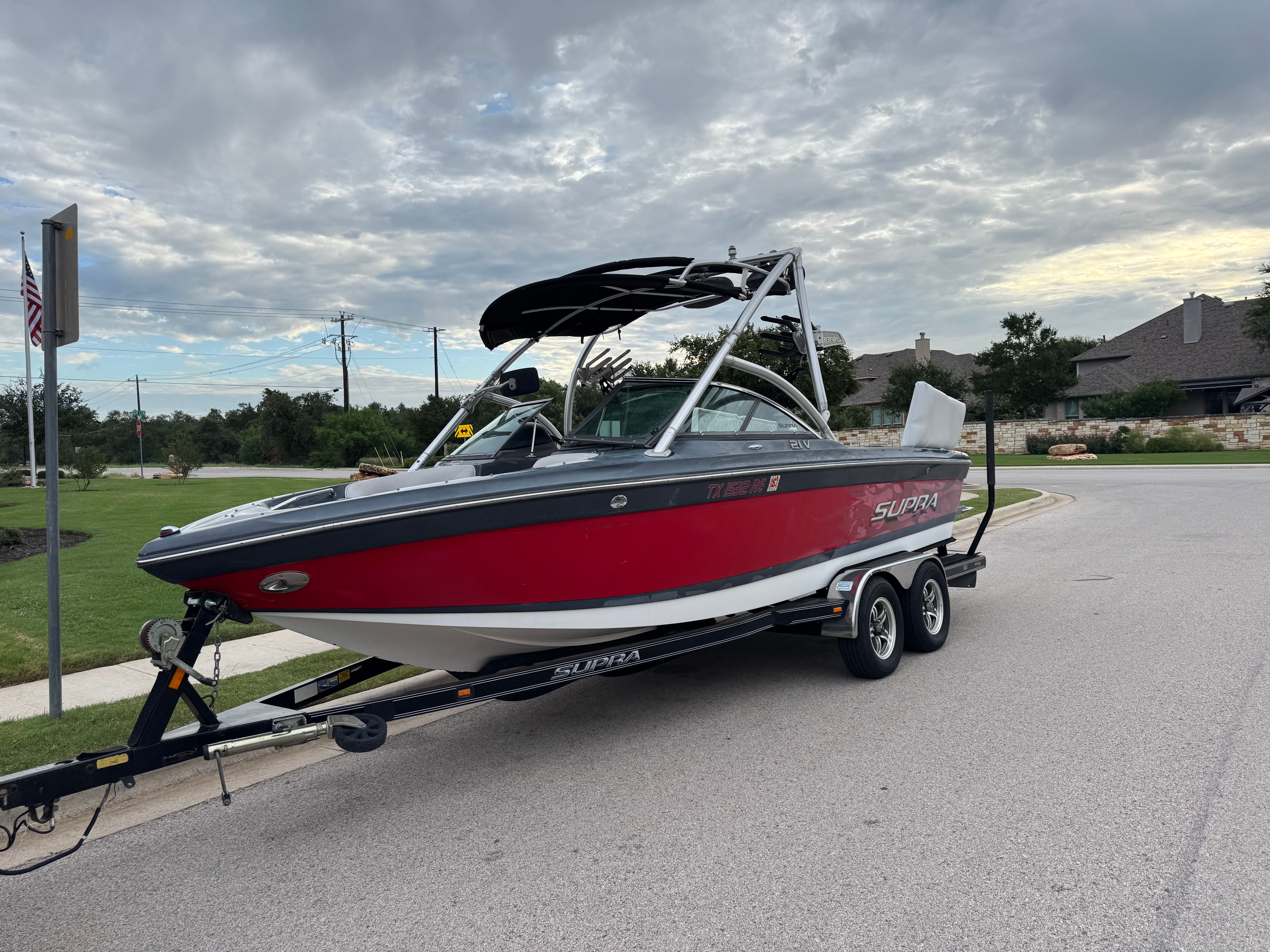 2008 Supra Launch 21 V on a trailer, ready for the water.