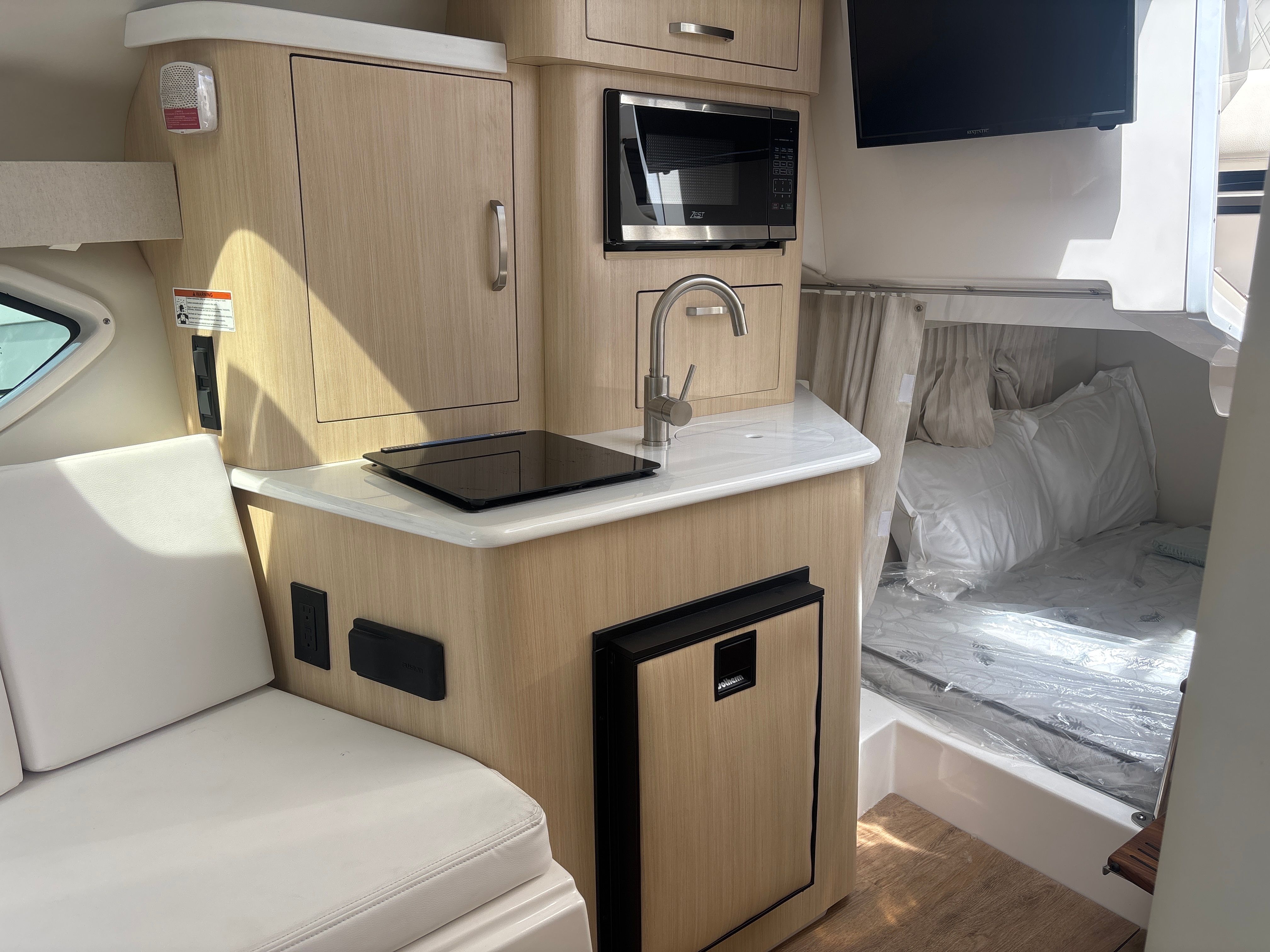 2025 Regal 28 Express - 18