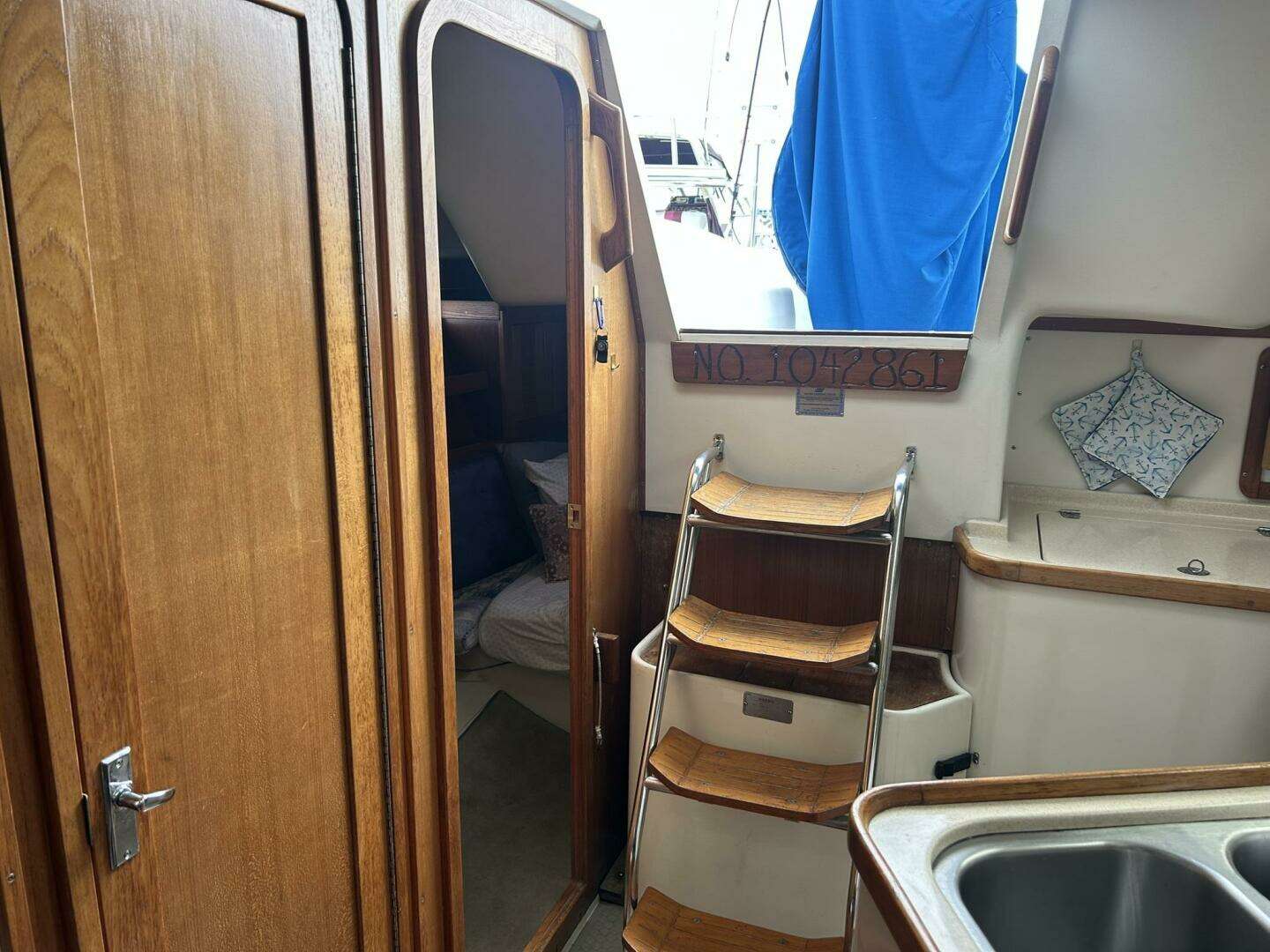 1995 Catalina 320 - Image 35