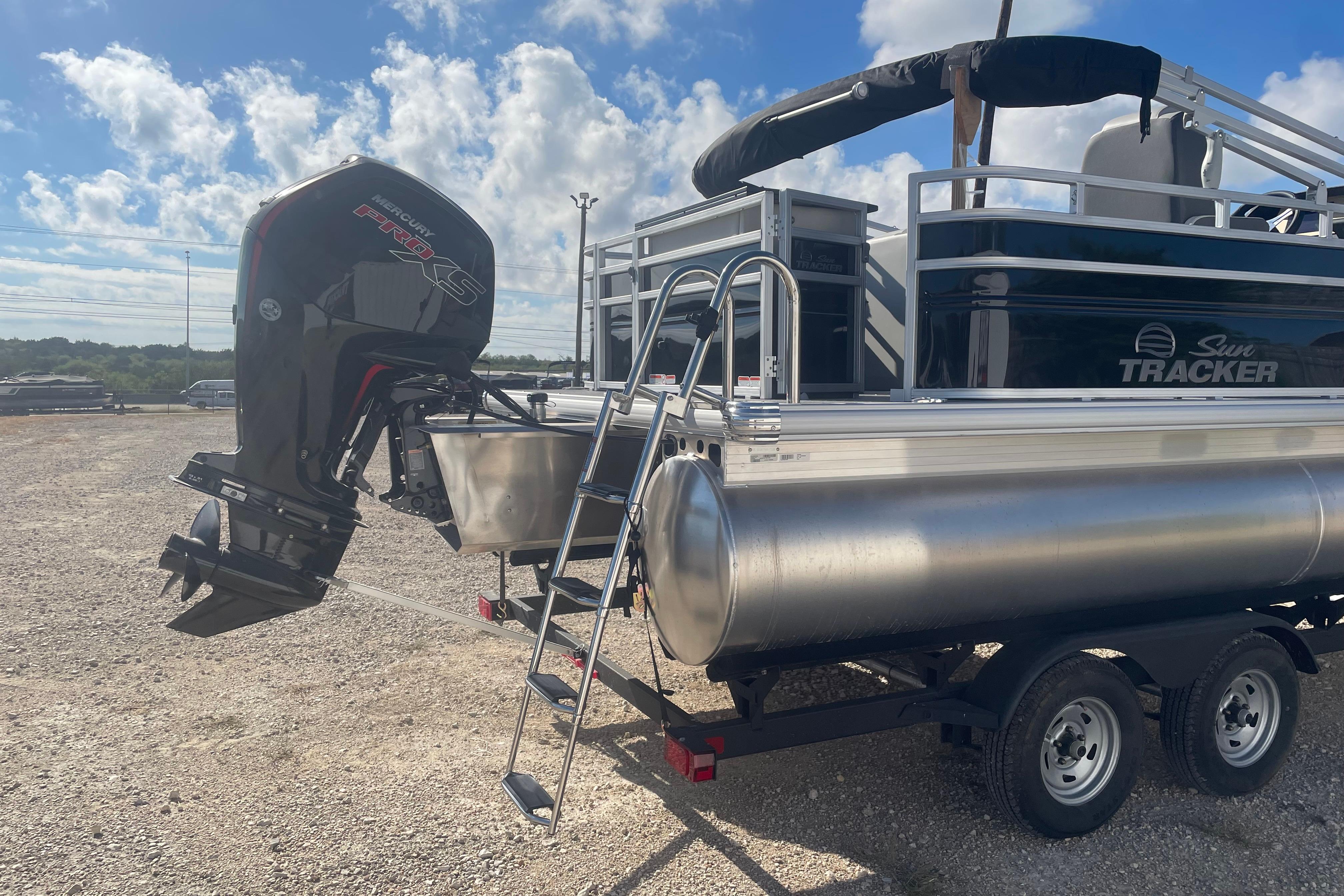 2026 Sun Tracker Fishin' Barge 20 DLX pontoon boat with Mercury Pro XS engine.