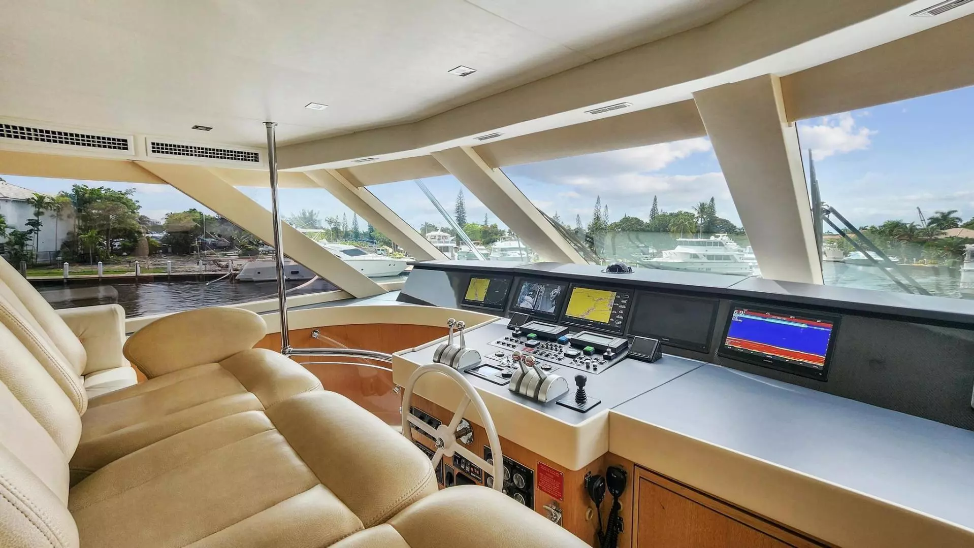 1998 Hatteras 82 Convertible - Image 24