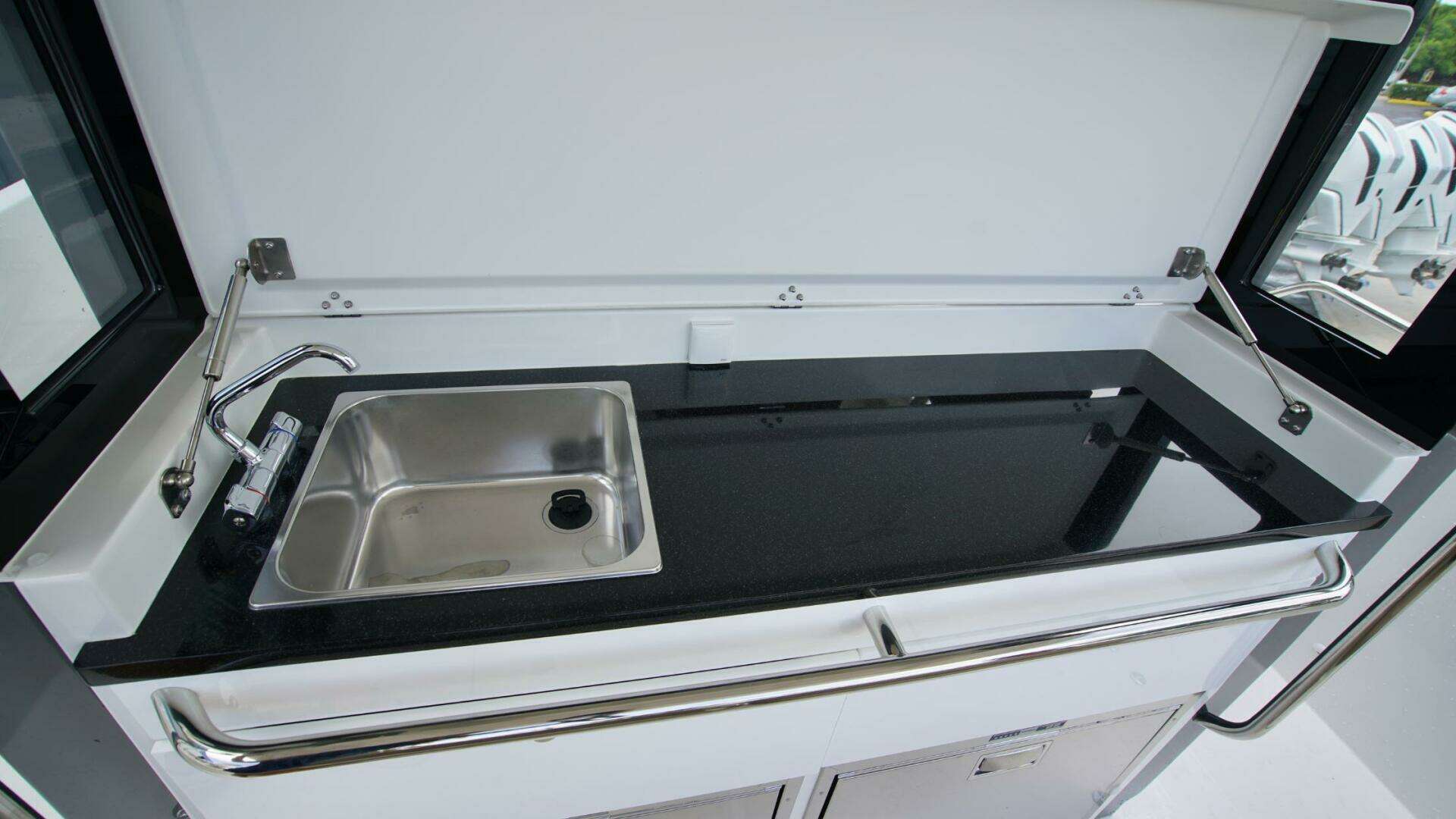 2024 Nimbus Tender 11 - Image 7