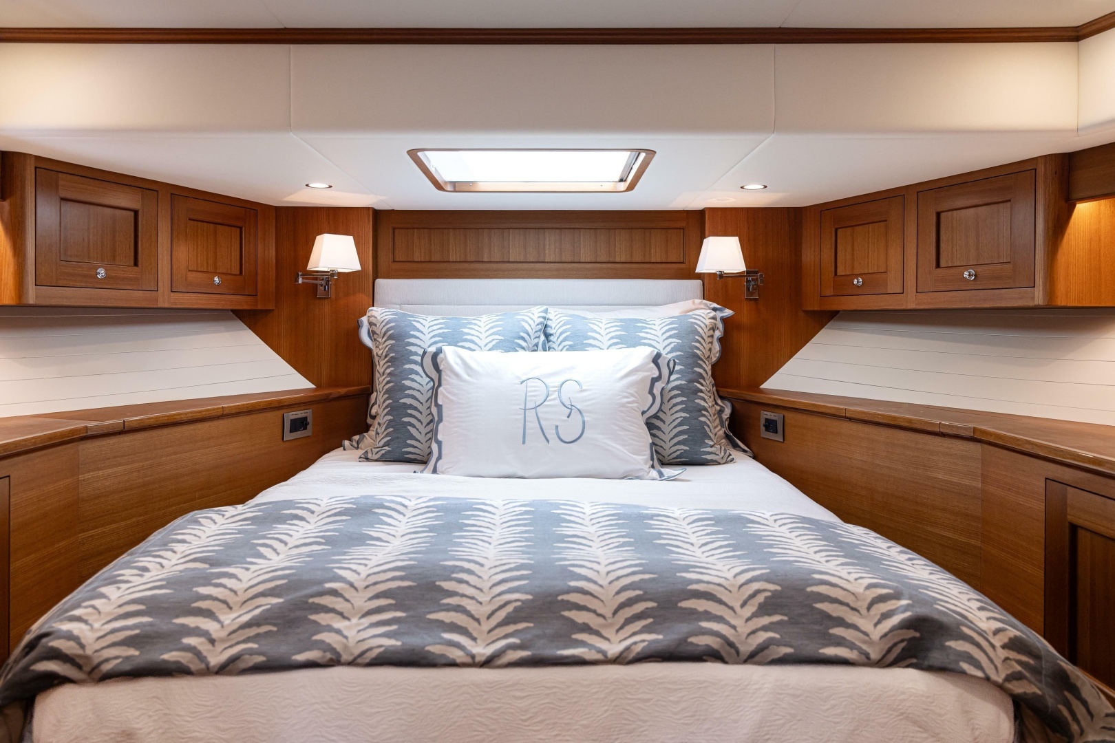 2027 Hunt Yachts 63 Express - Image 10