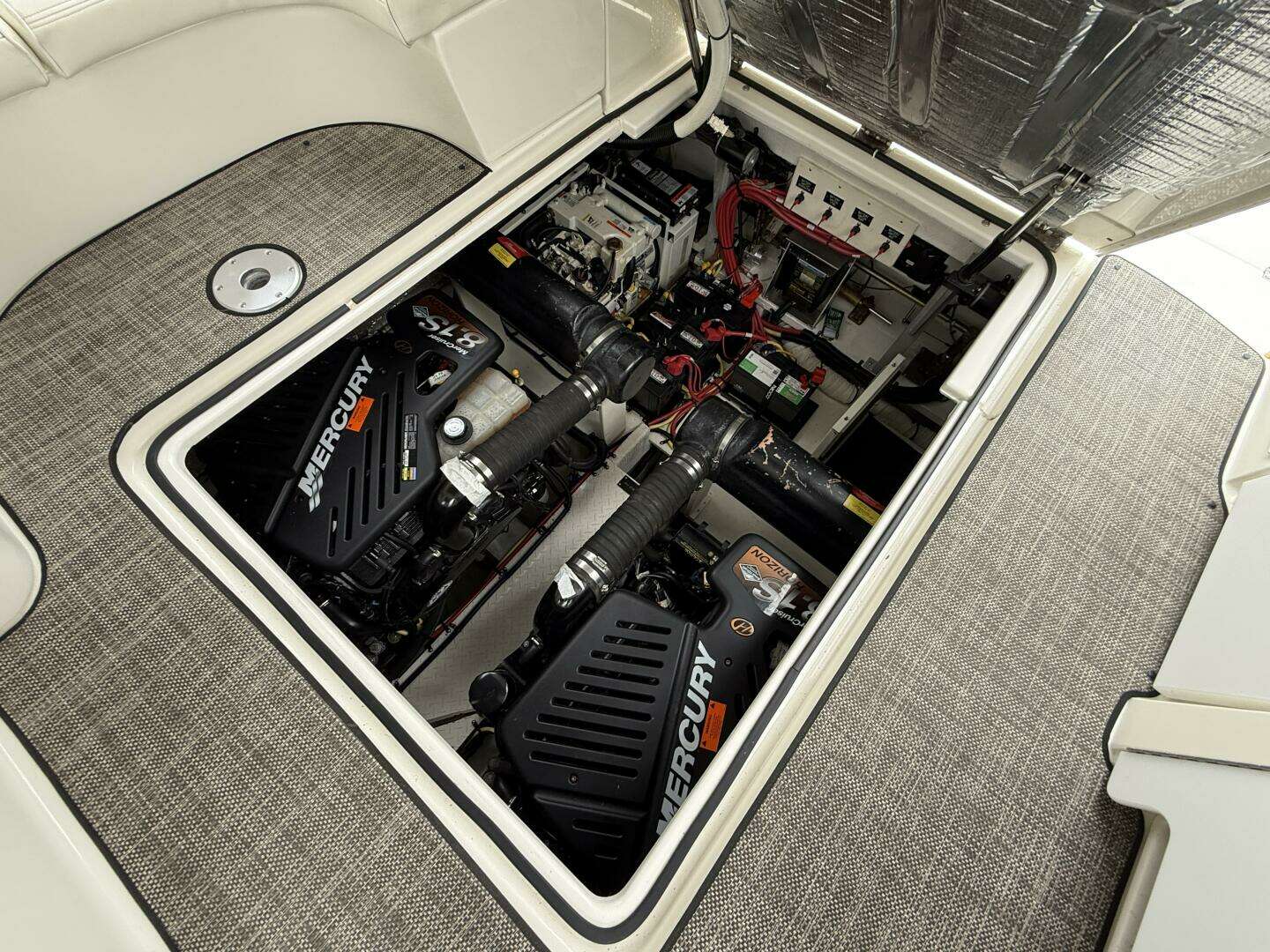 2004 Cruisers 370 Express - Image 43