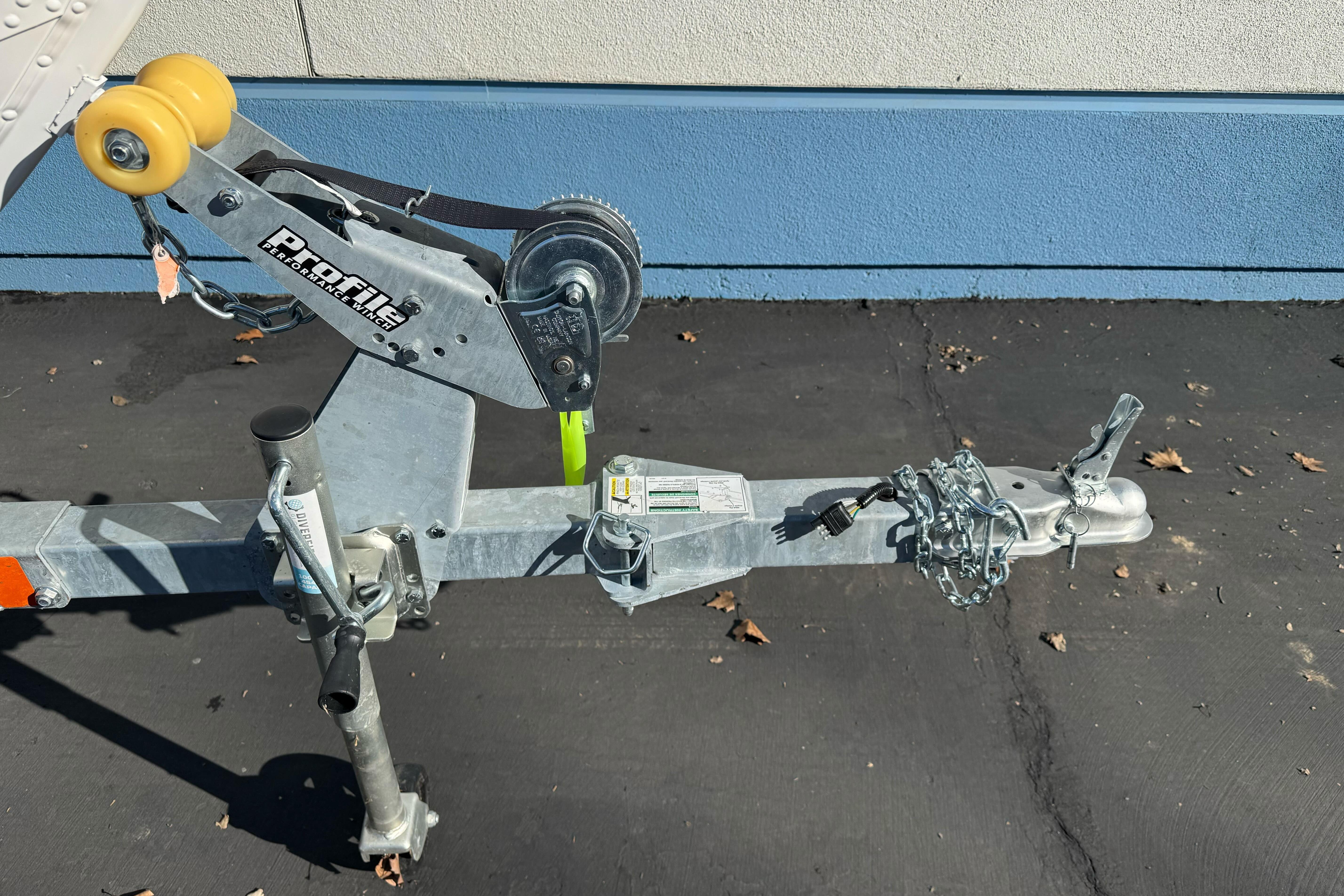 Trailer hitch and winch system for 2026 Lund 1650 Angler SS boat.