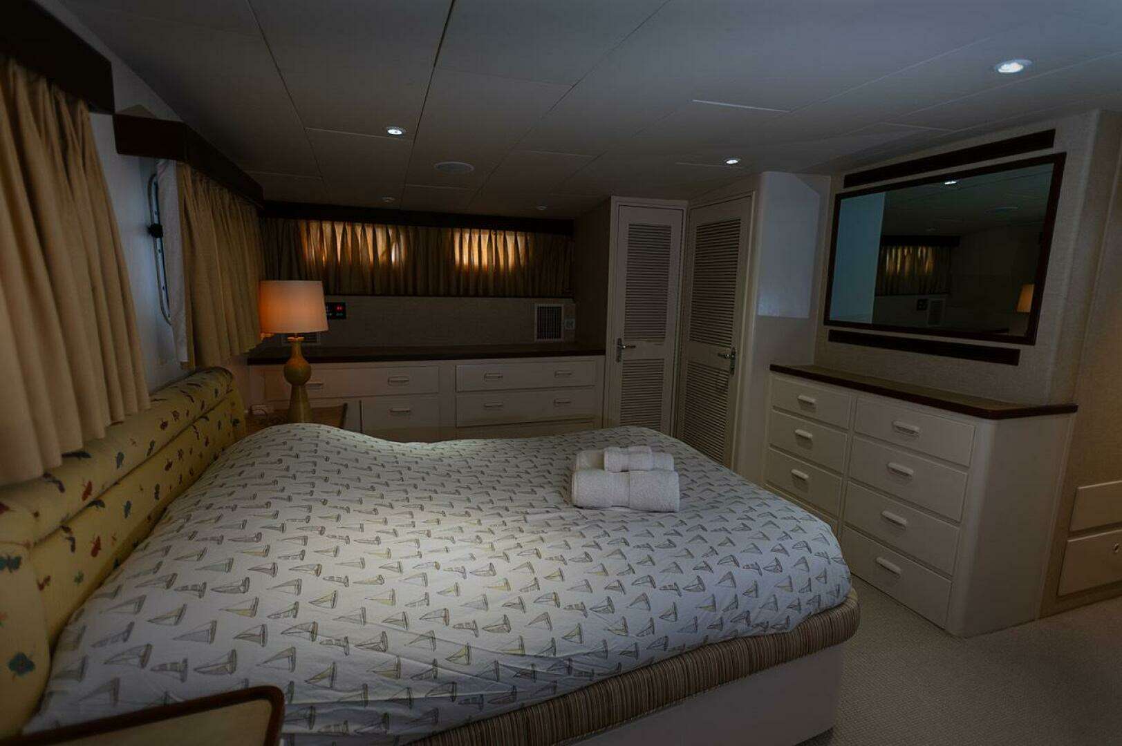1969 Derecktor Hunt Motor Yacht - Image 20