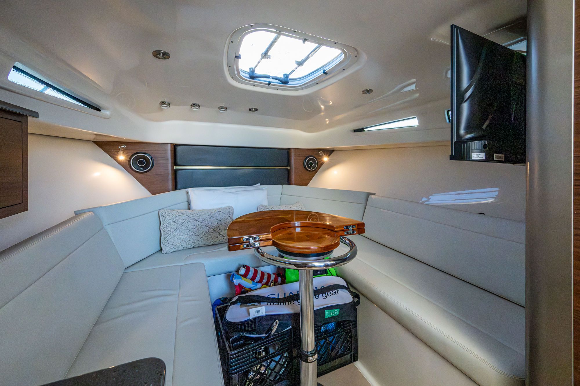 2023 BOSTON WHALER 325 CONQUEST - Image 36