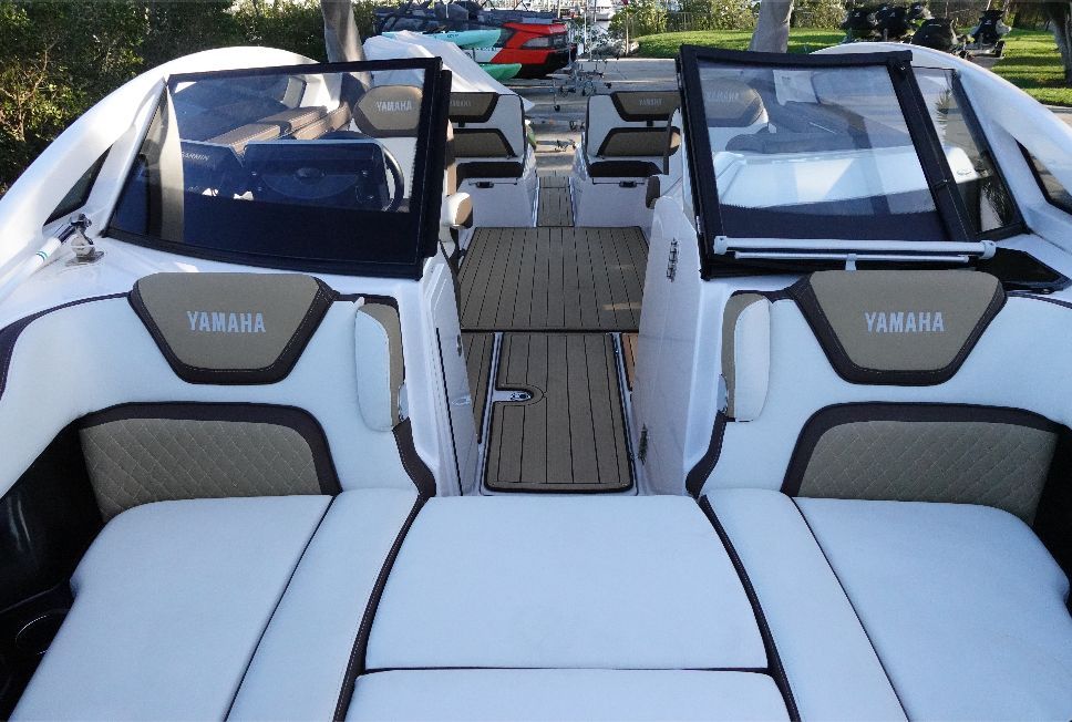 2022 Yamaha Boats 27 - 4