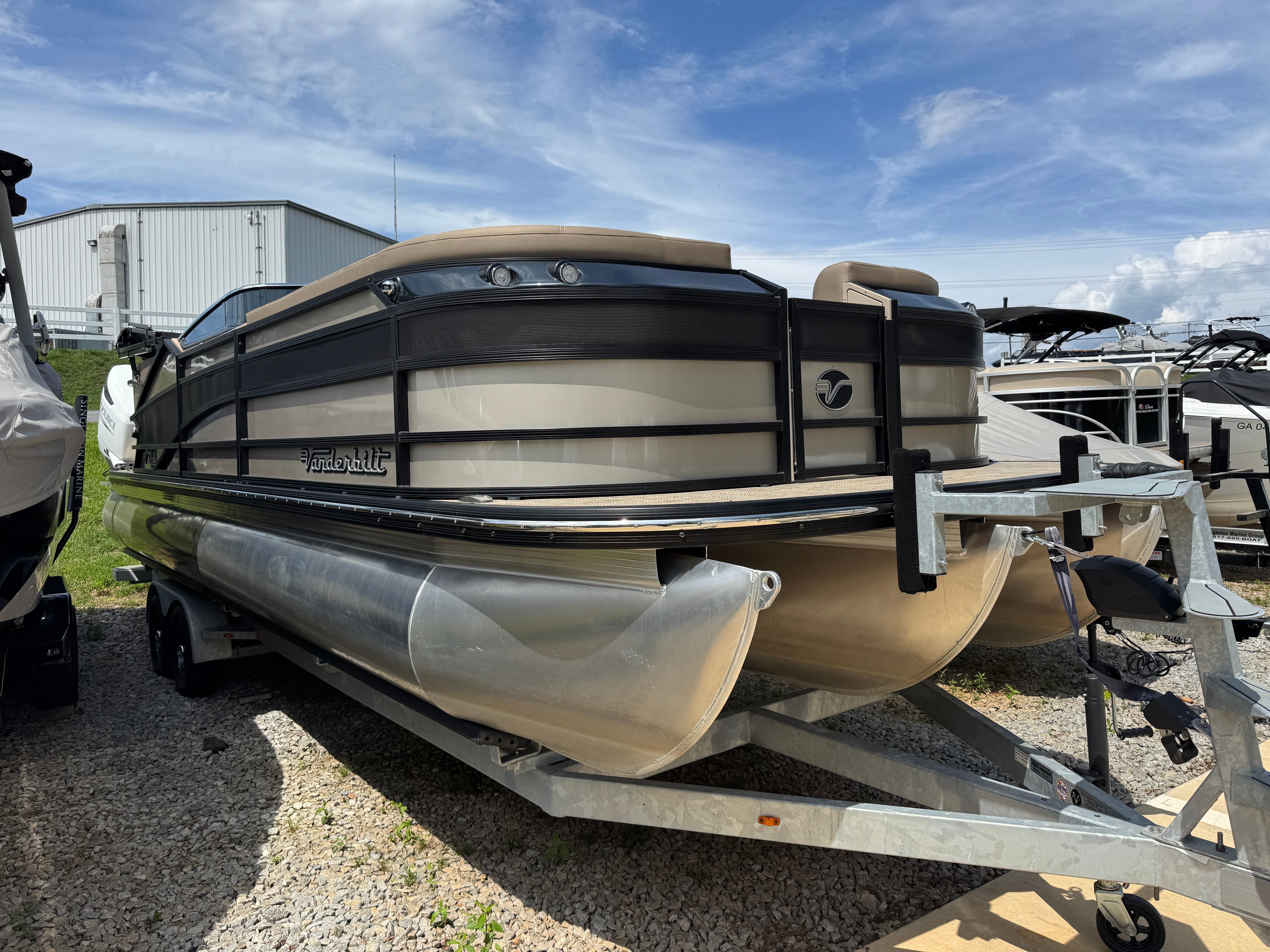 2023 Vanderbilt 700T