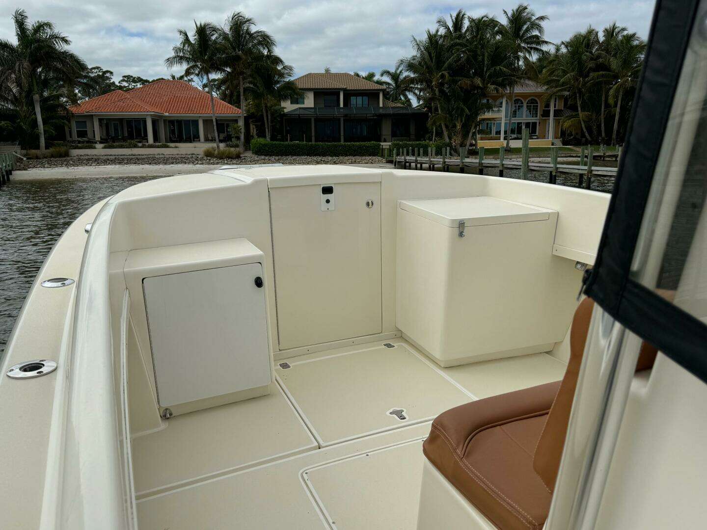 2004 Intrepid 32 CUDDY - Image 16